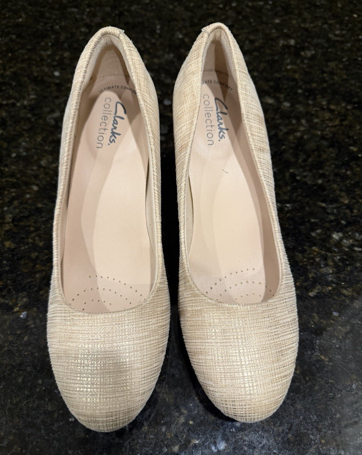 Clarks Women’s Beige Textured Round Toe Slip-On Pumps Textile 8.5M