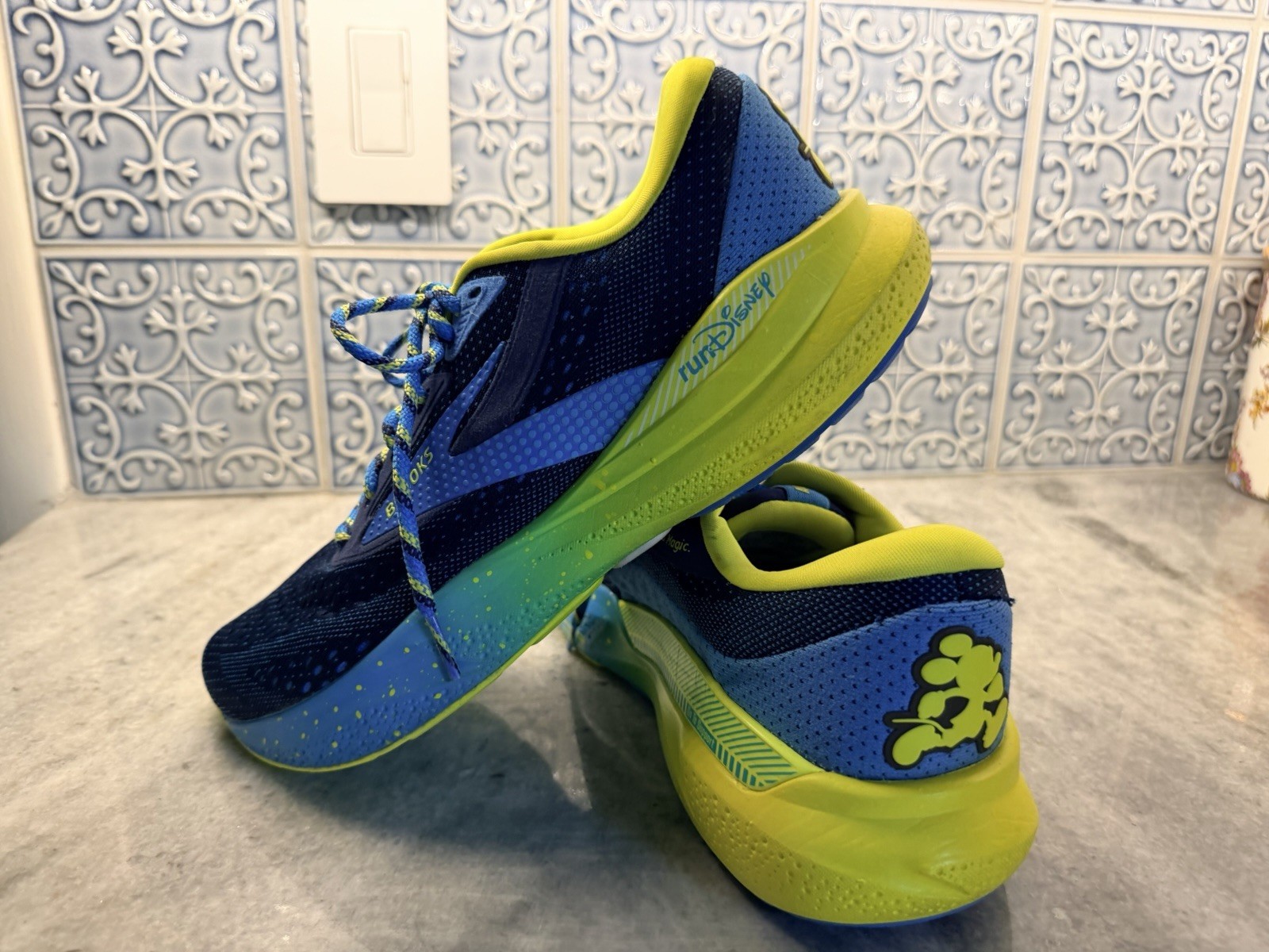 Brooks Adrenaline GTS 24 RunDisney Women’s Size 9.5 B Mickey Mouse
