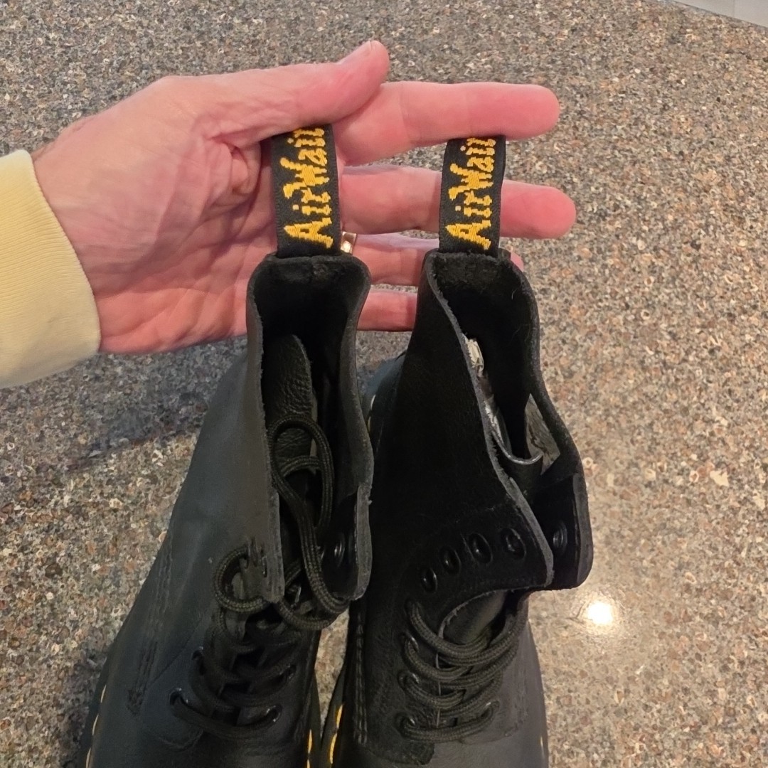Dr. Martens Pascal 1460 Black Soft Pebbled Leather Boots Wmns Sz US 7 New Combat