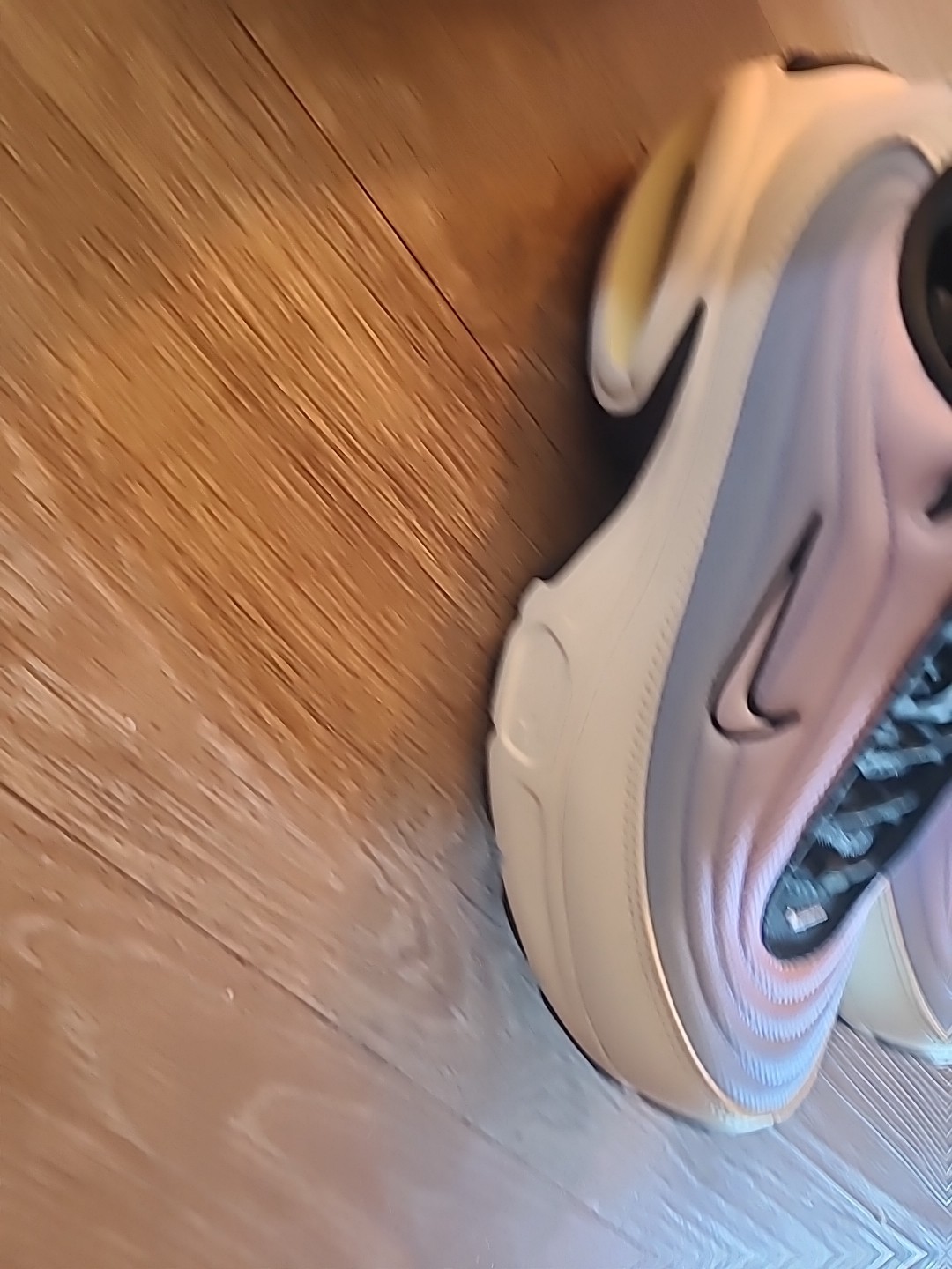 W Nike Air Max Portal sneakers in white and pink Size 7.5 US Women