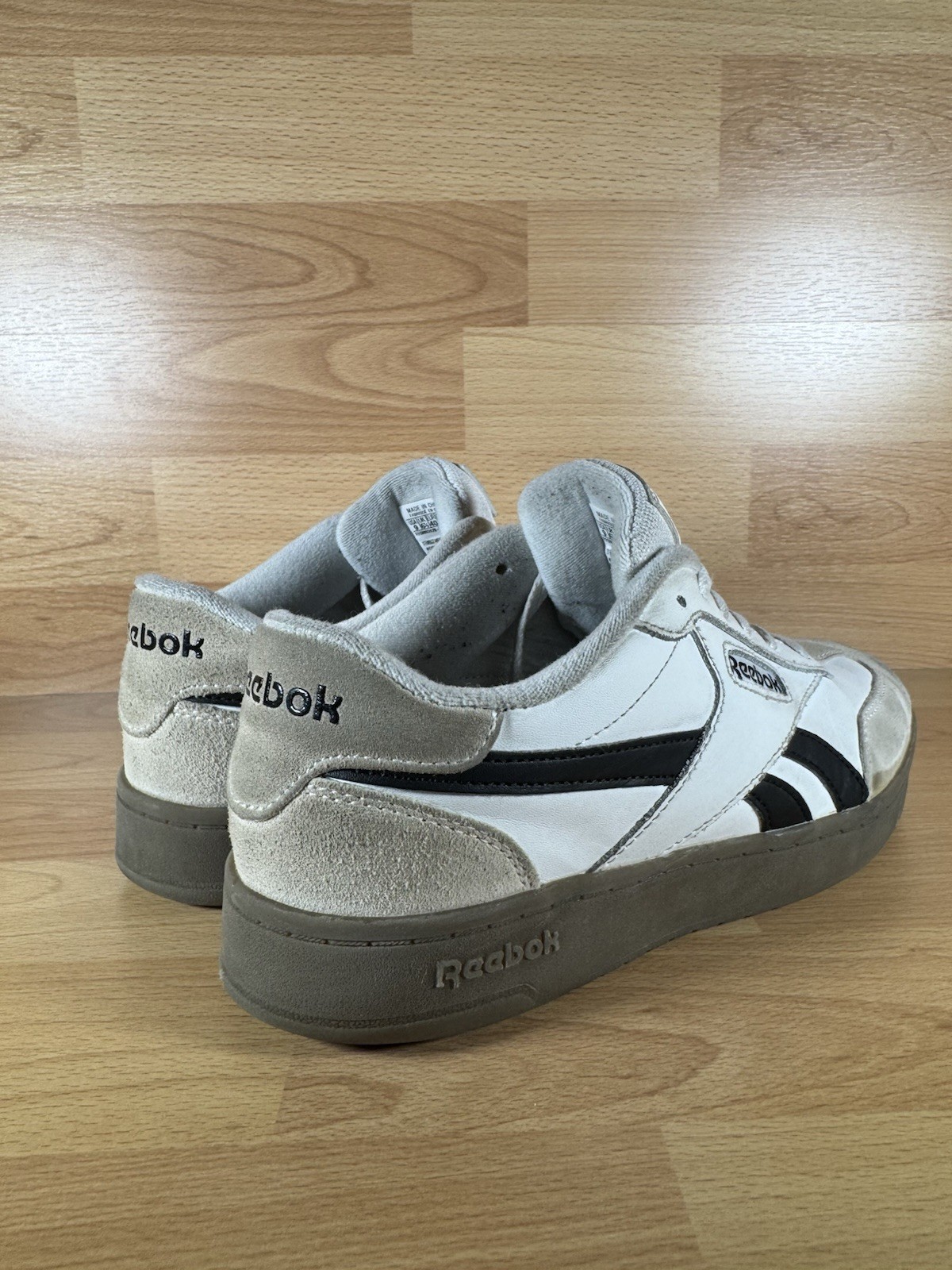 Reebok Galaxy Retro Gum Sole Sneakers White Black Womens Size 9