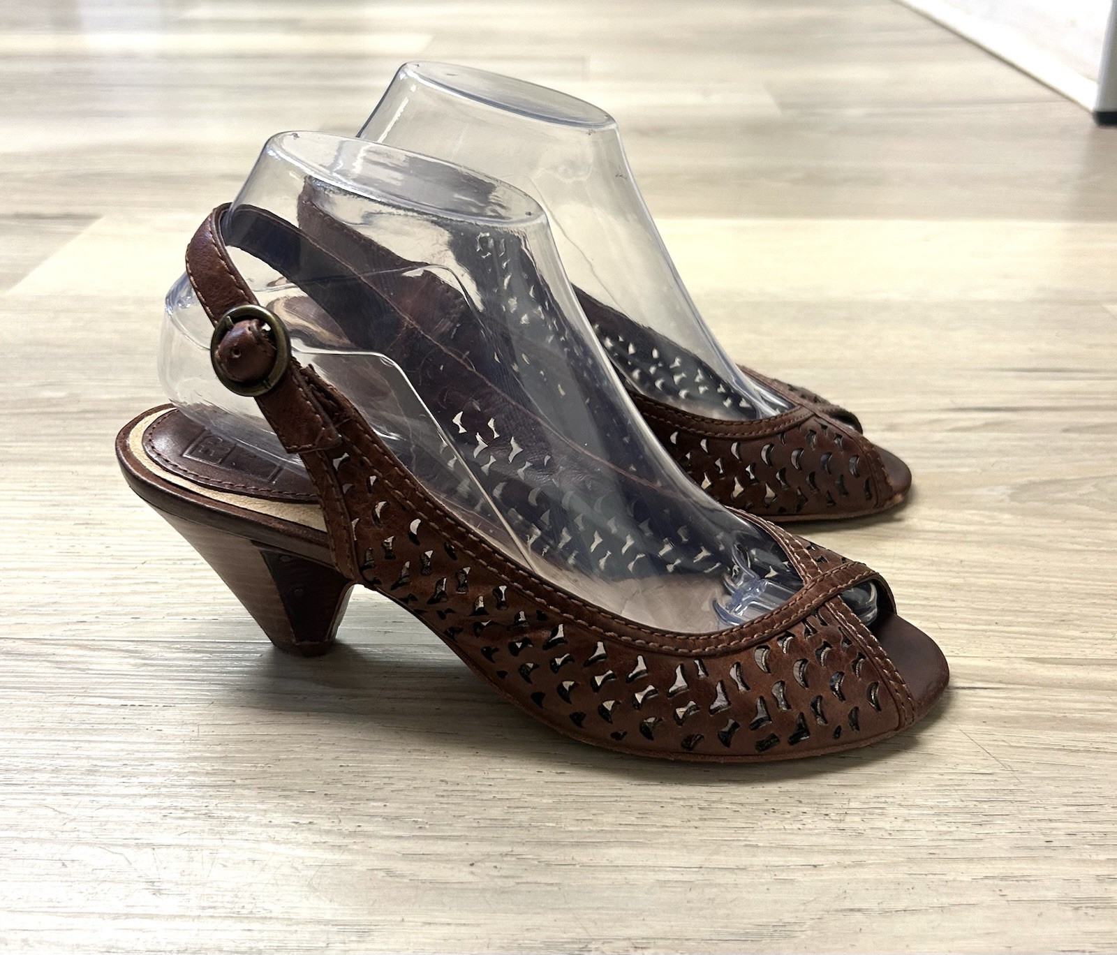 Frye Sandals Maya Brown Leather Cutout Slingback Pumps Studded Women Sz 7.5M