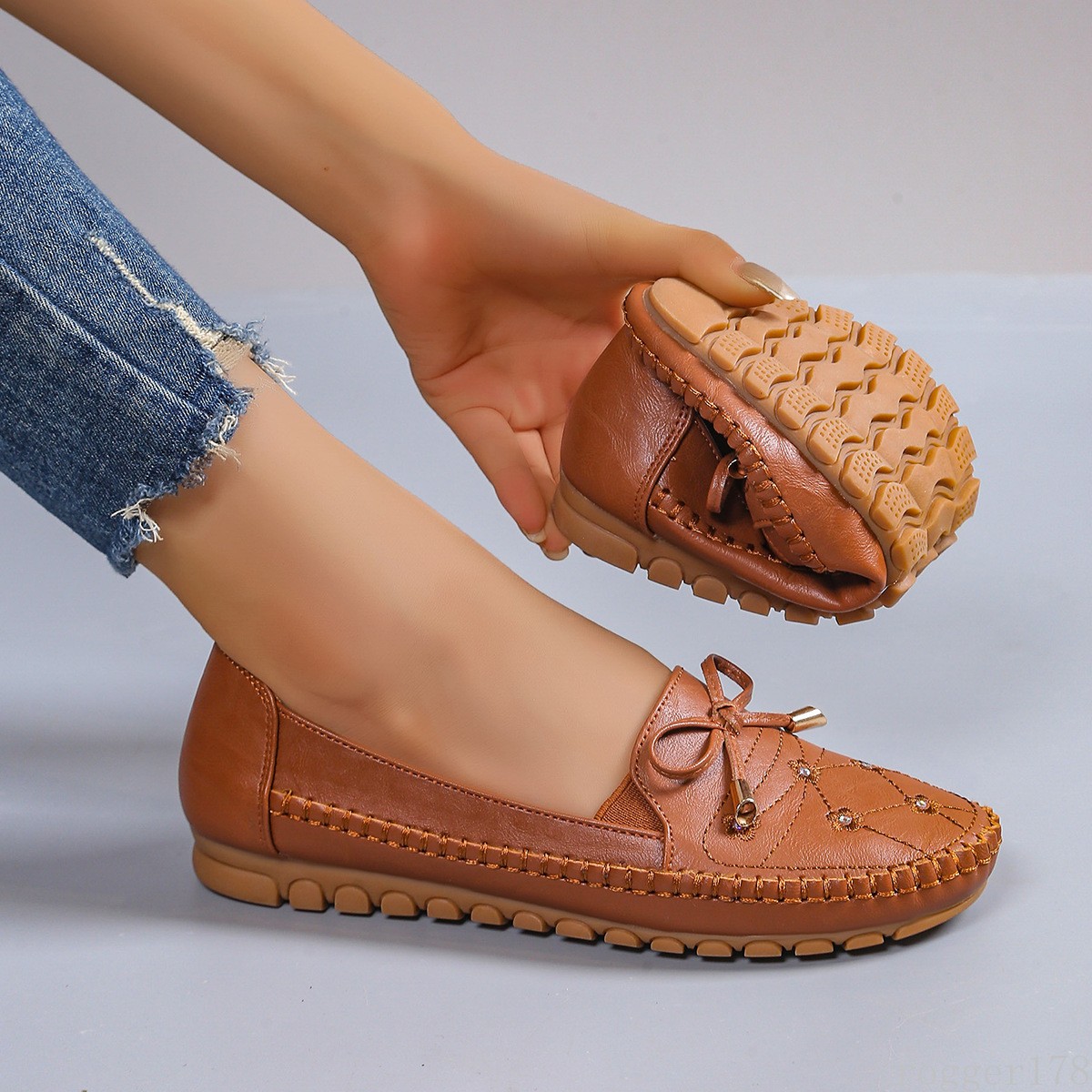 Womens Bow Accent Loafers Slip-On Casual Flat Driving Shoes for Daily Wear