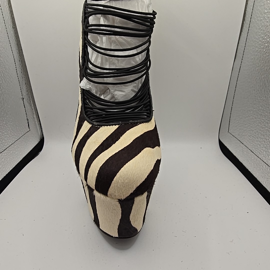 London Trash Zebra Stripes Pony Hair Platform Shoes Heels Leather sz 8 Pinup