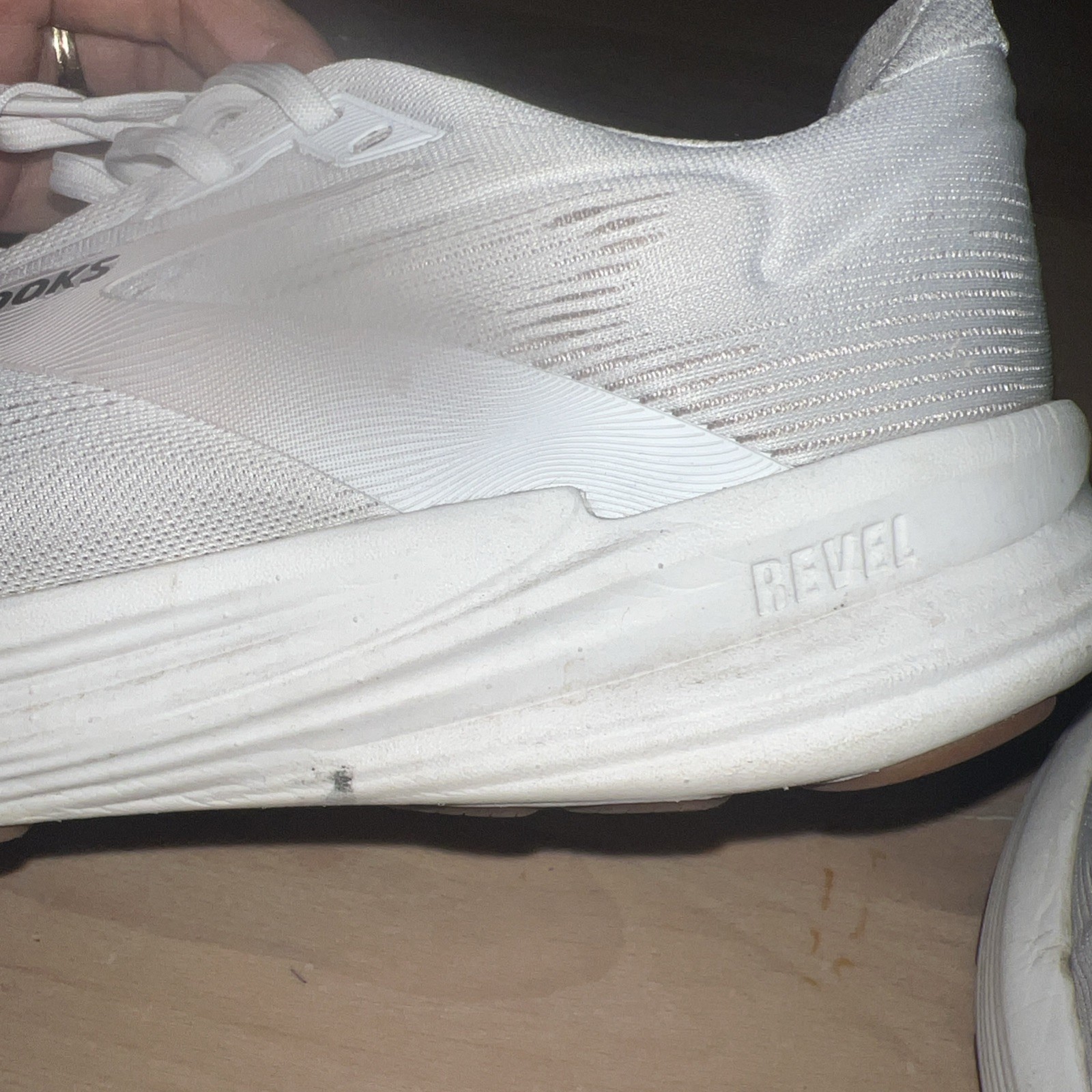 Brooks Revel 8 Women’s 12 Wide White Running Shoe Sneakers