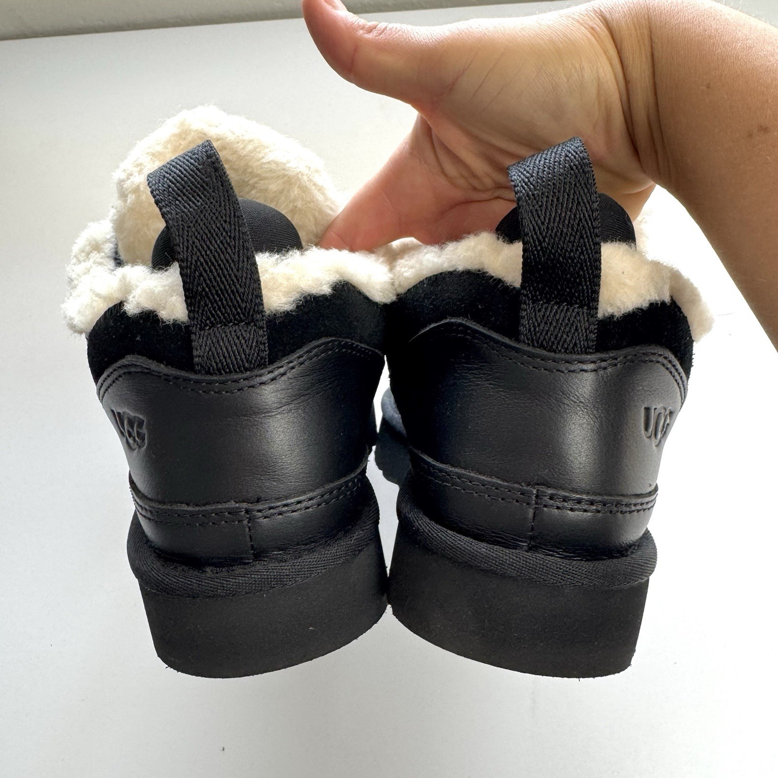 UGG Lowmel Premium Black Leather Lace up Sneakers Sherpa Lined Women’s Sz 9 New