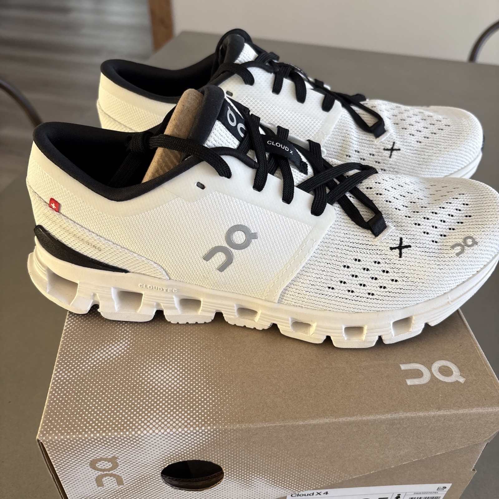 On Cloud x 4 Women’s Running Shoes Size 8.5