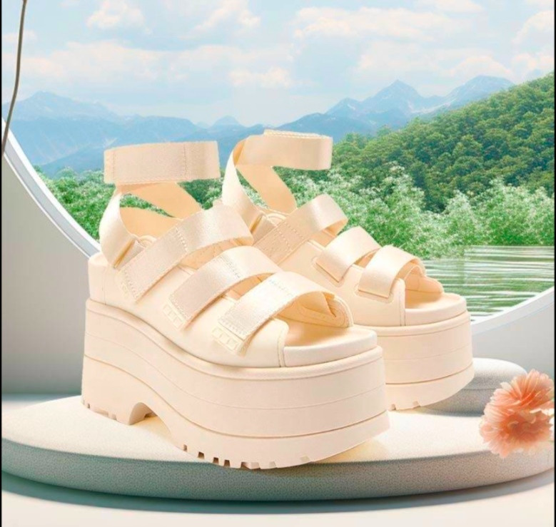 UGG GoldenRise Women’s Sandals White