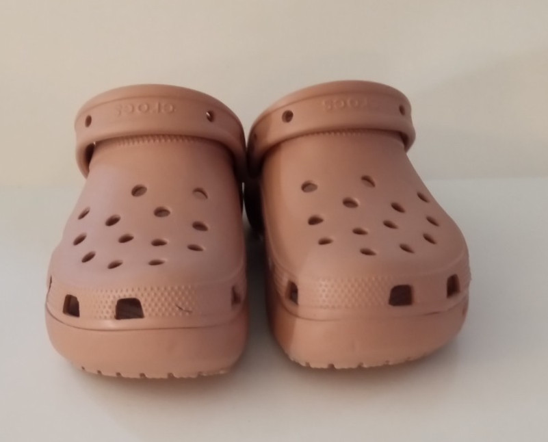 Crocs Classic Clogs Women’s 9W Pink Iconic Comfort Croslite Foam Beach Sandals