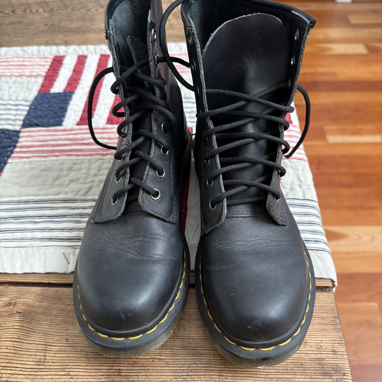 Dr Martens original Women’s Size 8 Black Smooth Leather Lace Up Boots Doc