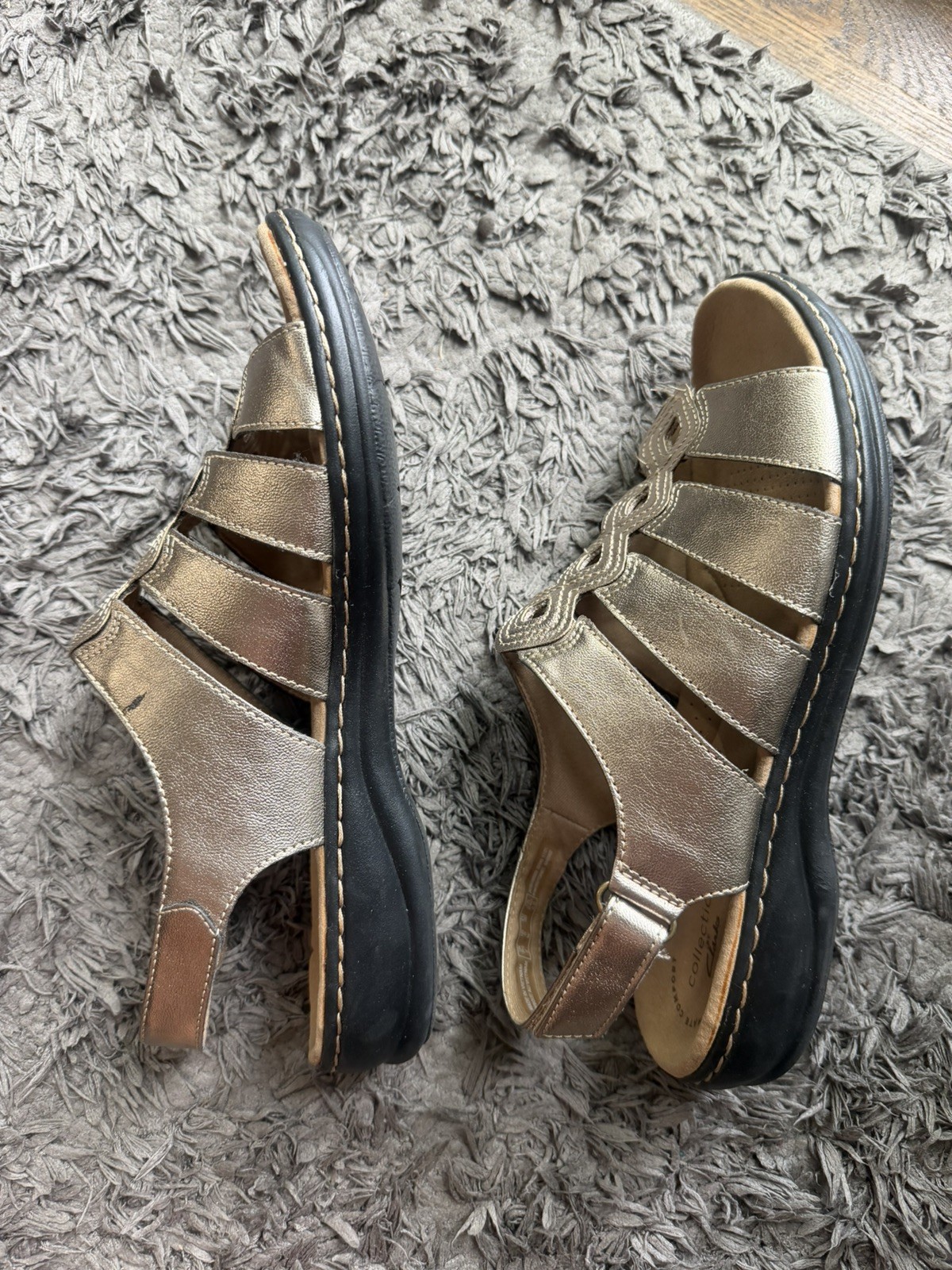 Clarks Collection Sandals Womens Size 8M Gold Leather Strappy Slip ons Shoes