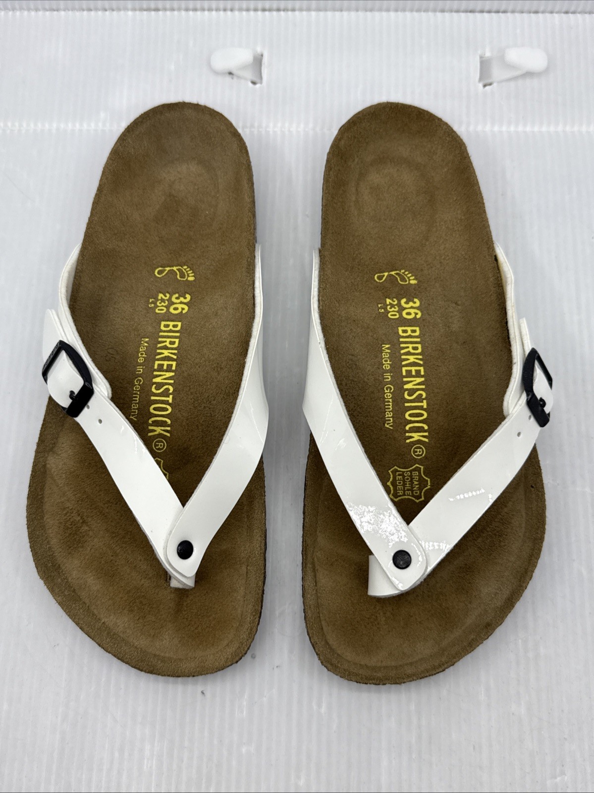 BIRKENSTOCK White Leather Sandals SIZE 36 Casual Slip On Thong style