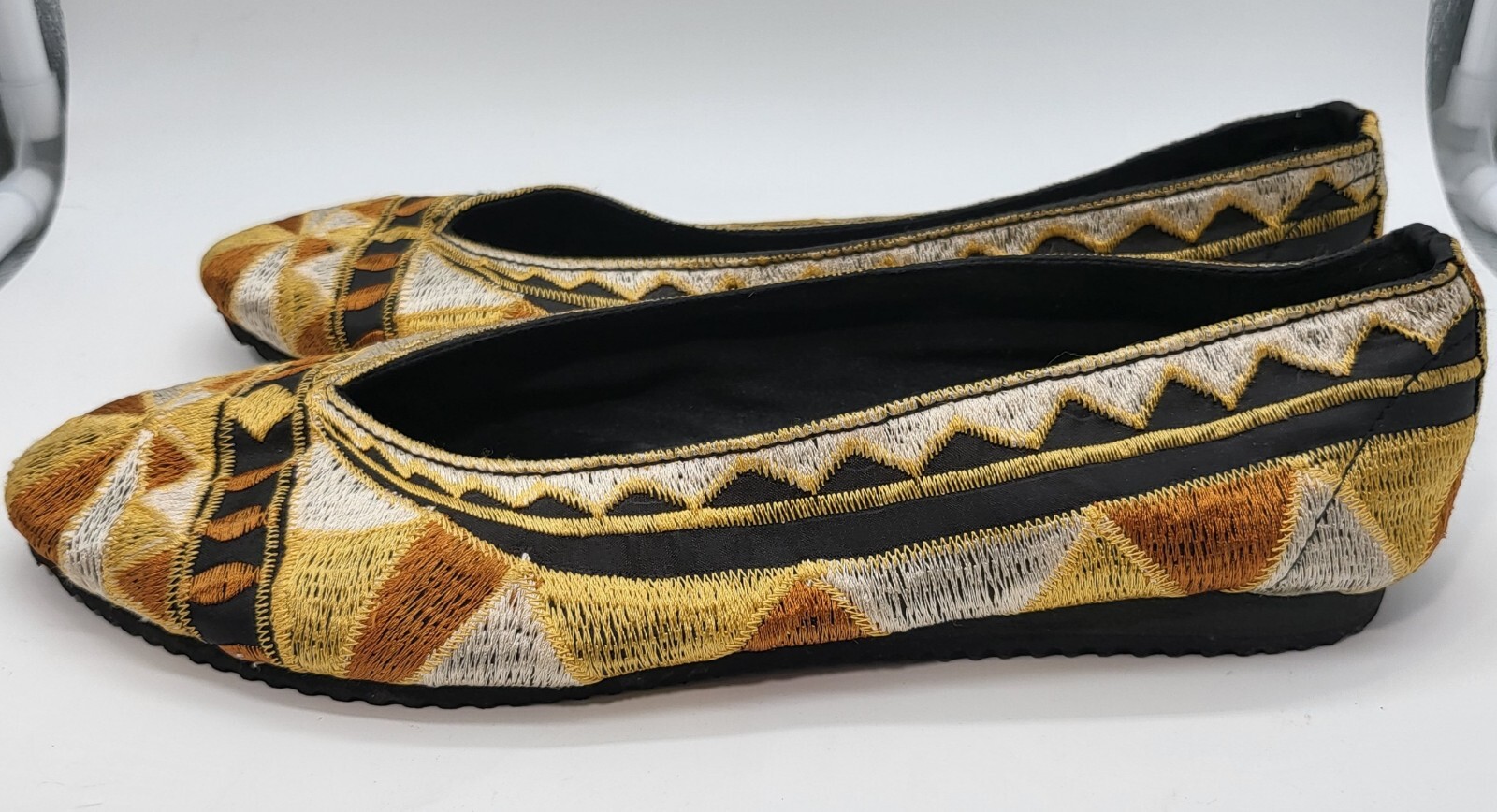 Suku Bali Embroidered Gold Mustard Ethnic Flats Womens Size 7 Rare