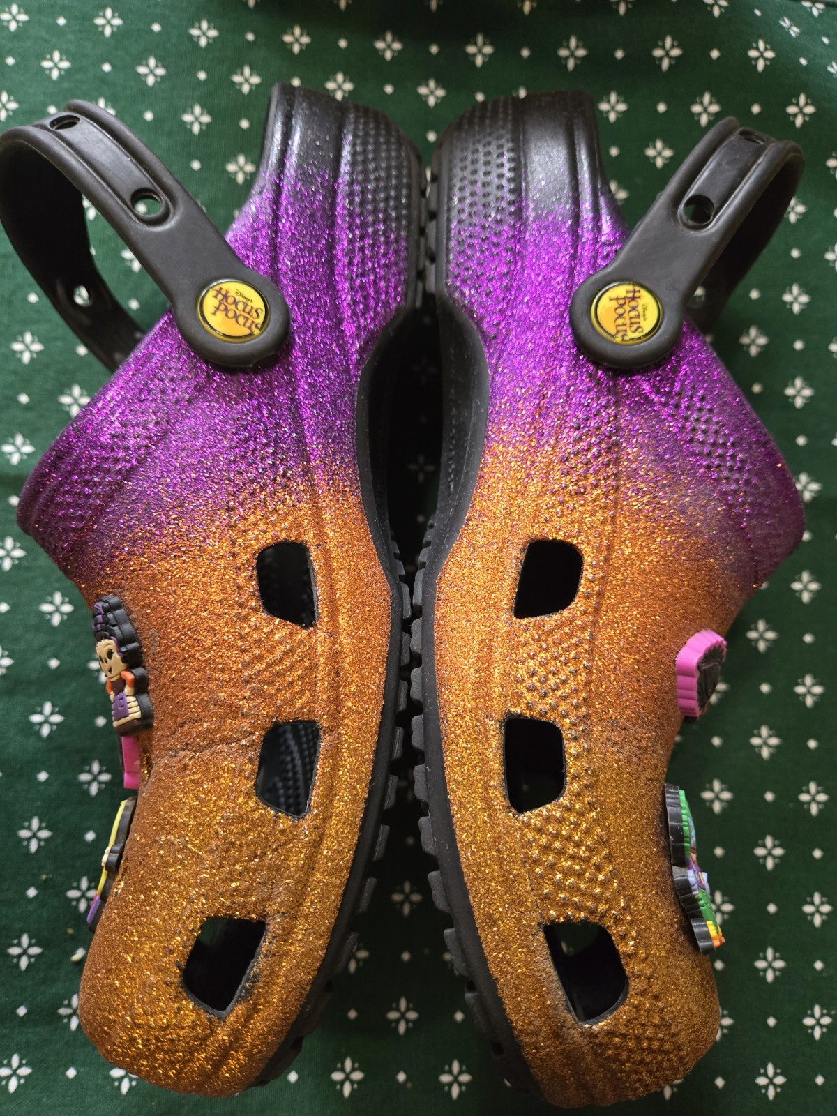Disney Hocus Pocus Crocs Classic Womens Size 8 Clogs Sparkly Halloween *Read*