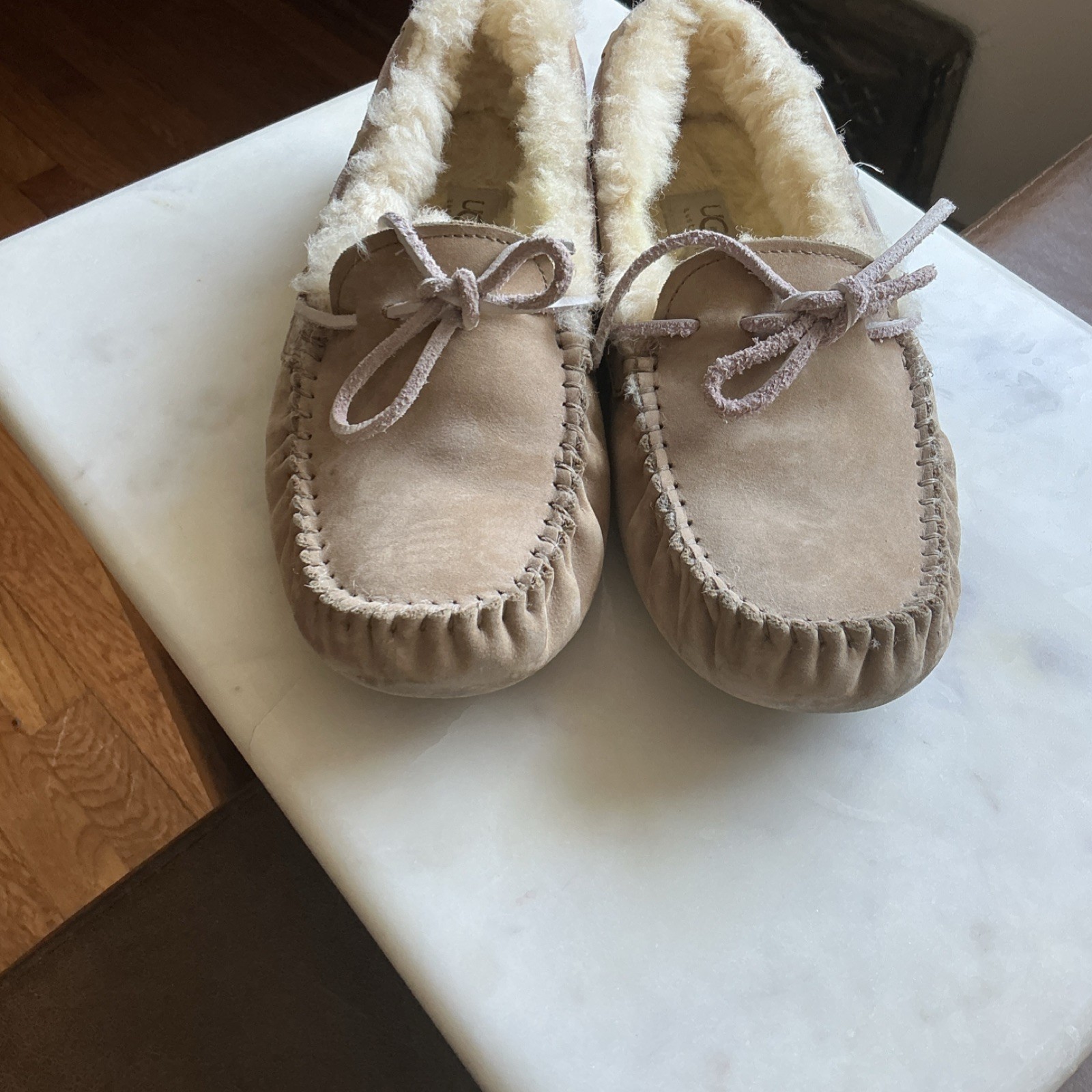 UGG Australia Dakota Moccasin Slippers Beige Suede Shearling Bow Women’s