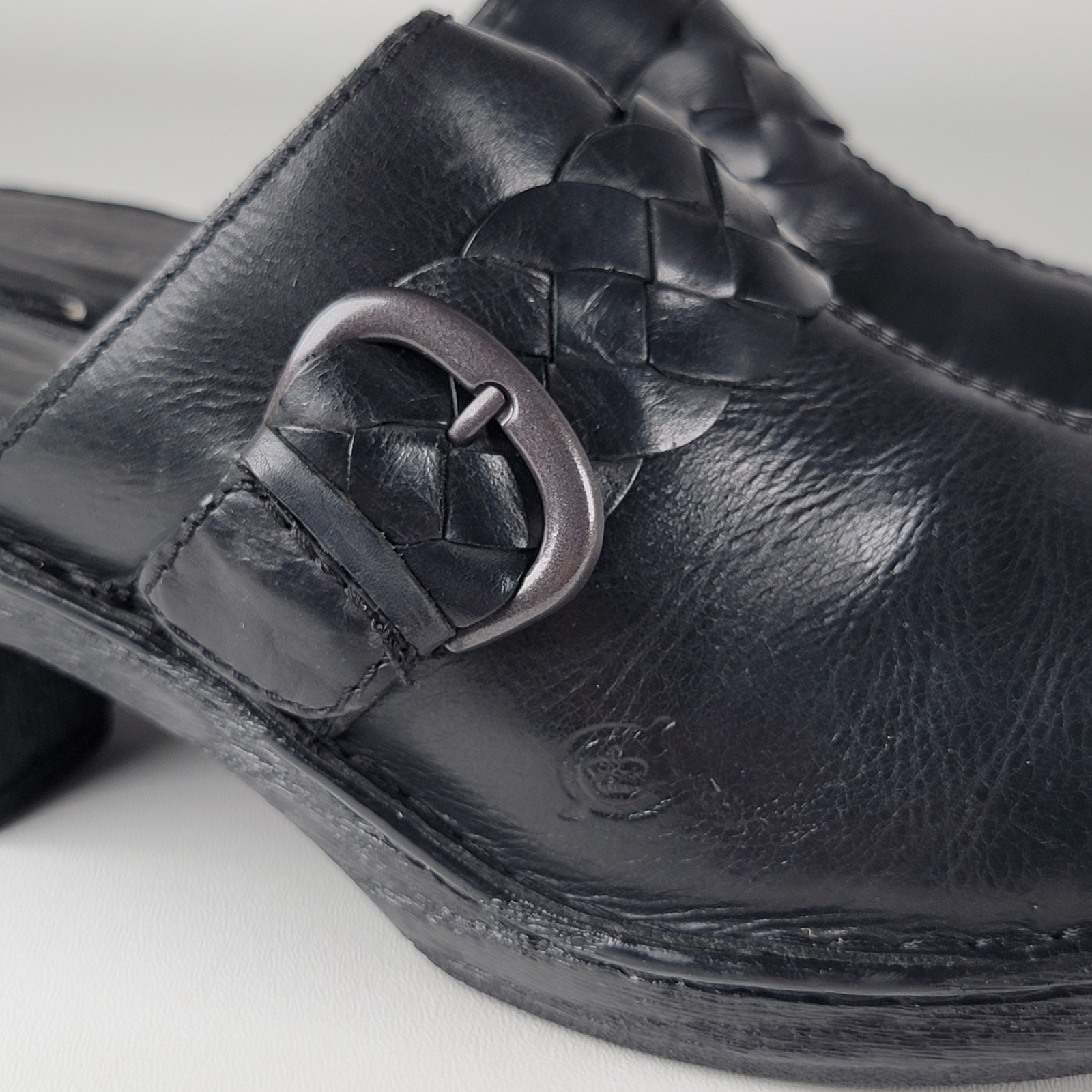 Born D47003 Size 10M Women’s Black Leather Cross Straps Buckle Heels Mule Clogs
