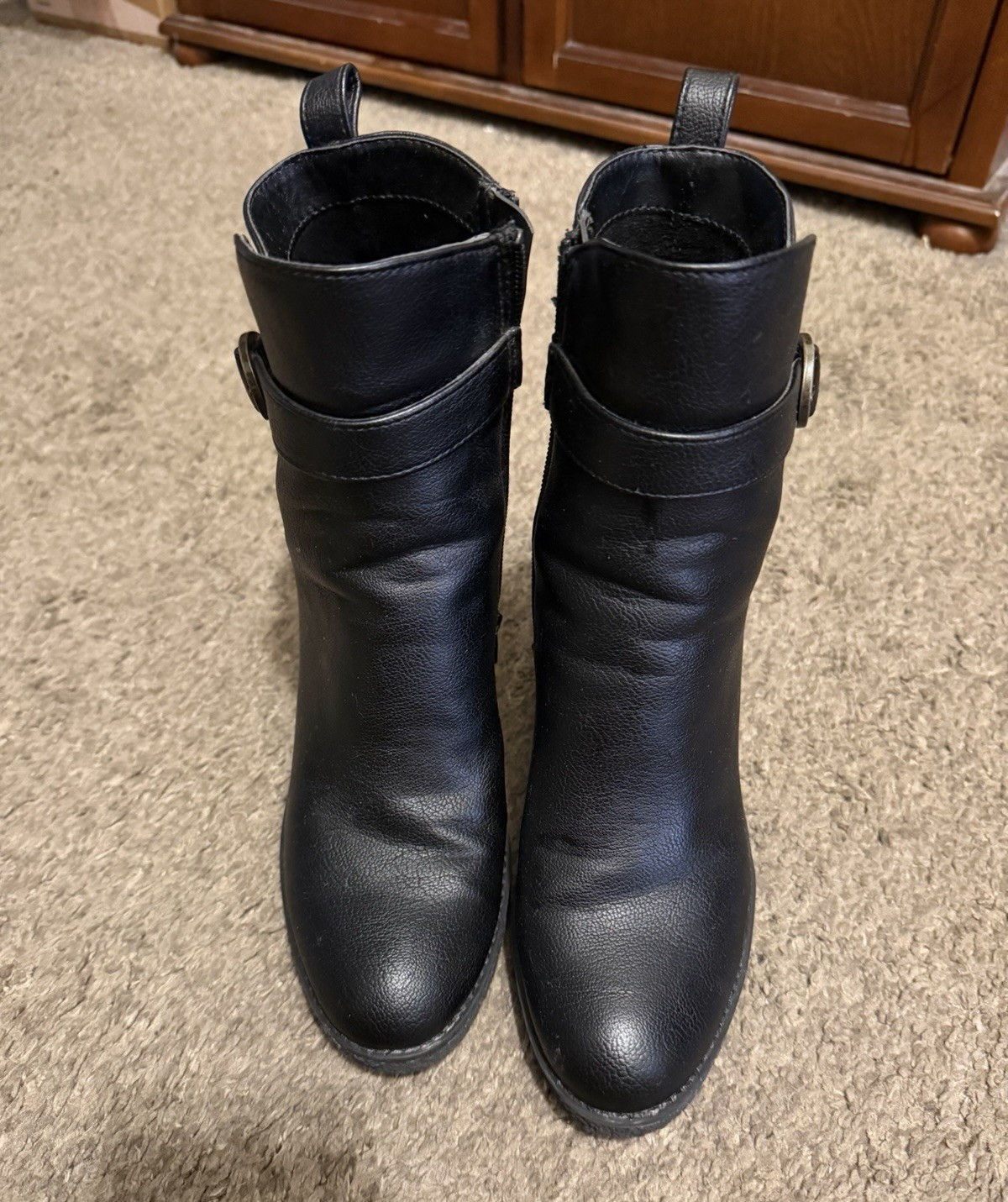 Soda Women’s Black Leather Ankle Bootie Wedge Round Toe Zip US 6.5