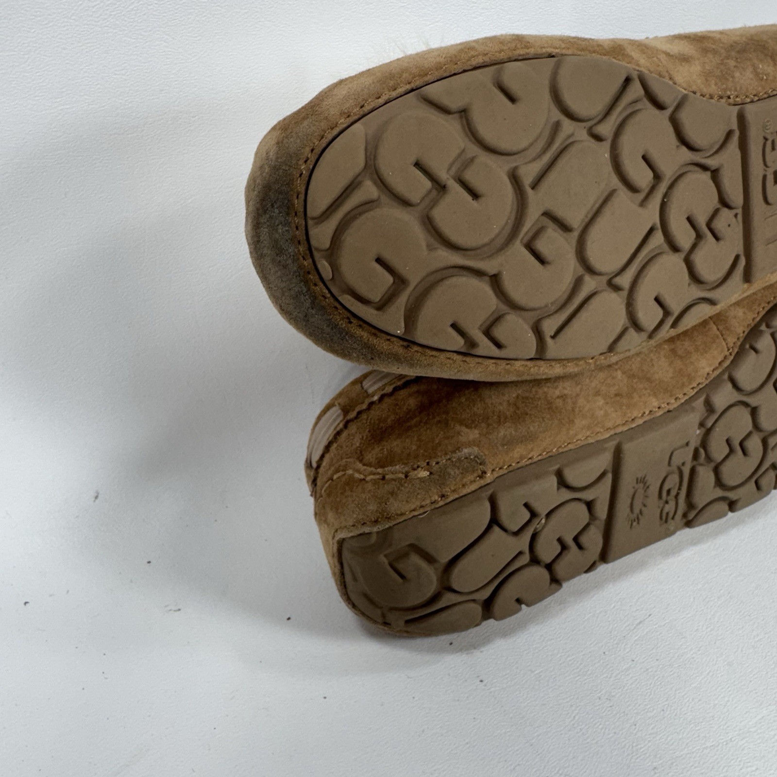 UGG Australia Dakota Pom Pom Light Tan Moccasin Slipper Women’s Size 6 1019015