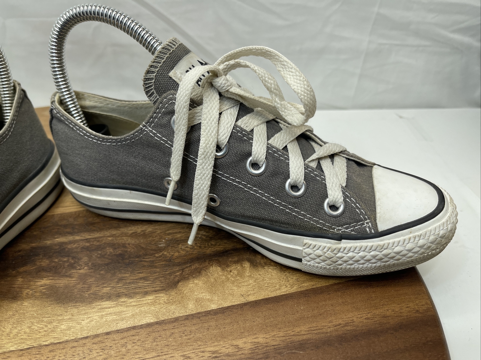 EUC Converse All Stars Shoes Sneakers Low Top Gray Mens 4 Womens 6 Unasex