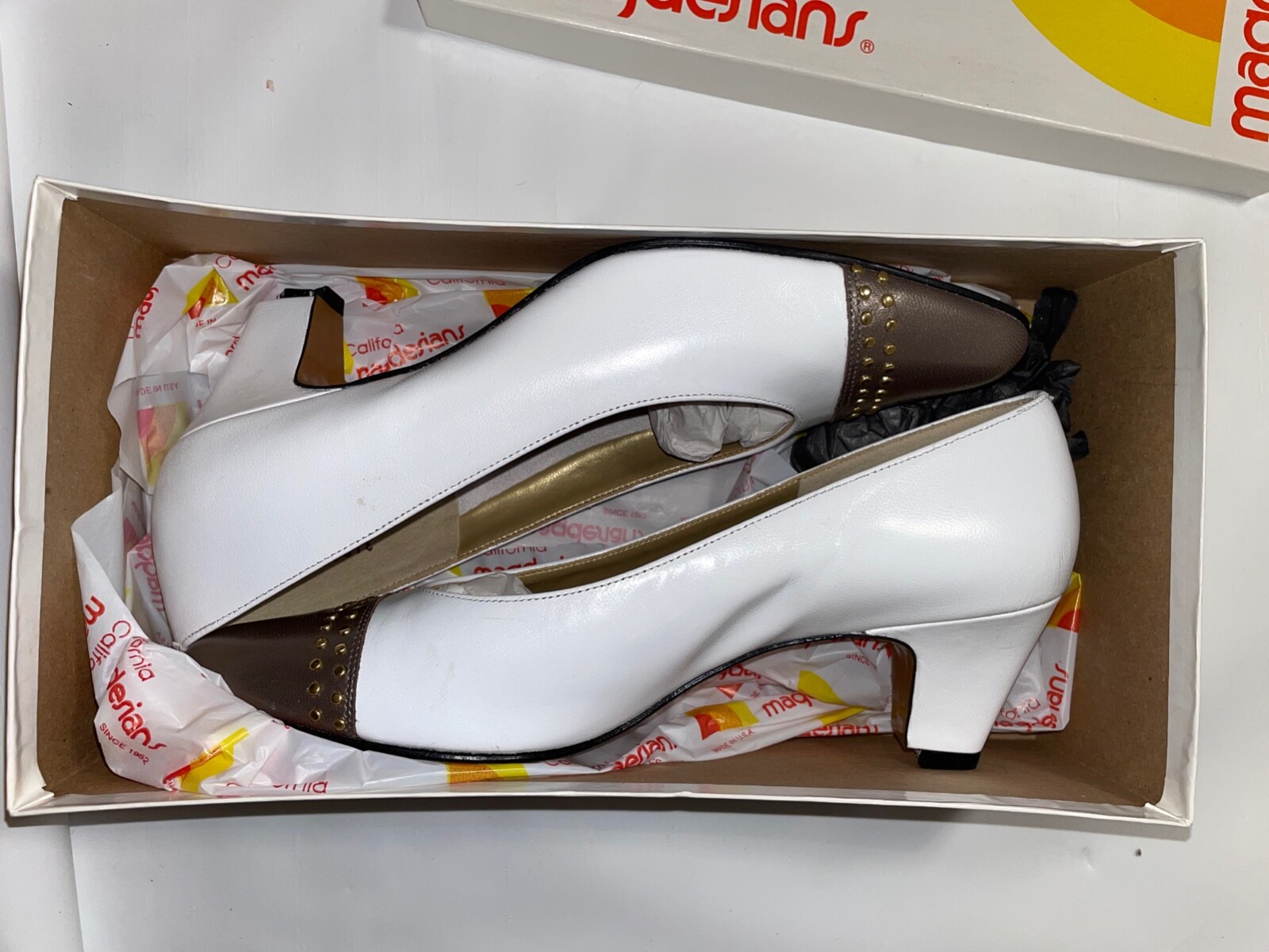 CALIFORNIA MAGDESIANS WHITE LEATHER and BROWN PUMPS GOLD STUDDED HEELS 8.5 N