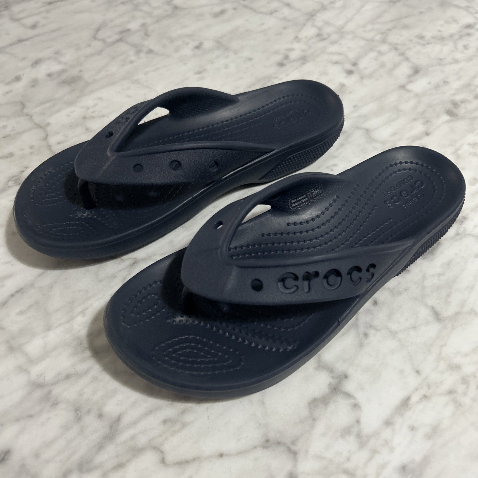 Crocs Baya Sandals Women’s size 7 Blue Comfort Thong Flip Flop Slip On