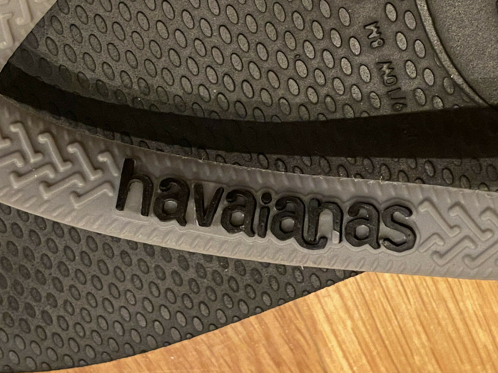 Womens Havaianas Black & Silver Grey 39-40 Flip Flops USA 9/10W 8M EUR 41/42 EUC