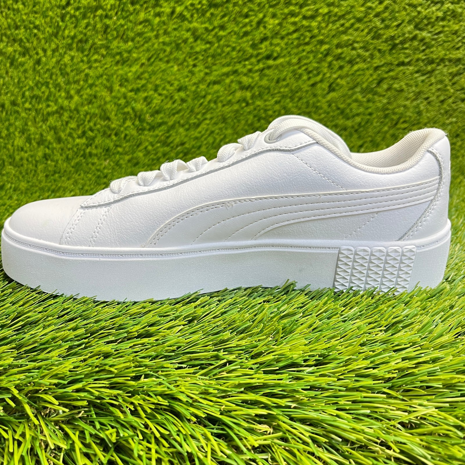 Puma Smash Platform V2 Womens Size 10 White Athletic Leather Shoes Sneakers