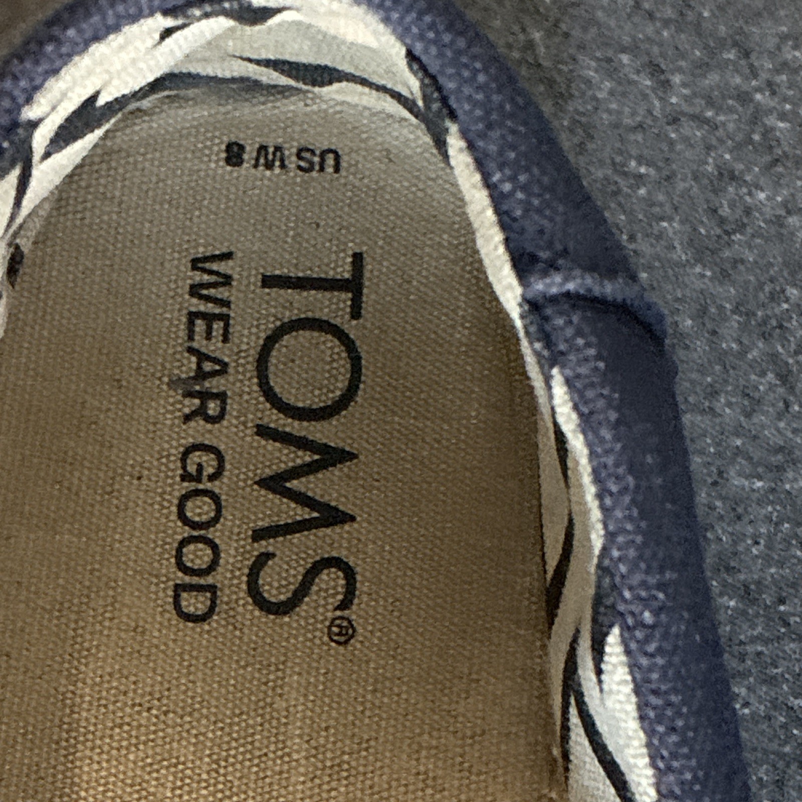 TOMS Women’s Blue Canvas Slip-On Flats US 8 Chevron Lined Round Toe Logo