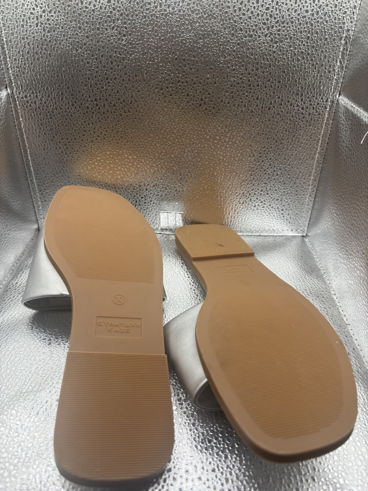 Stratuxx Kaze Womens Flat Sandals Dressy Summer Slides Memory Foam Sz 10 Silver