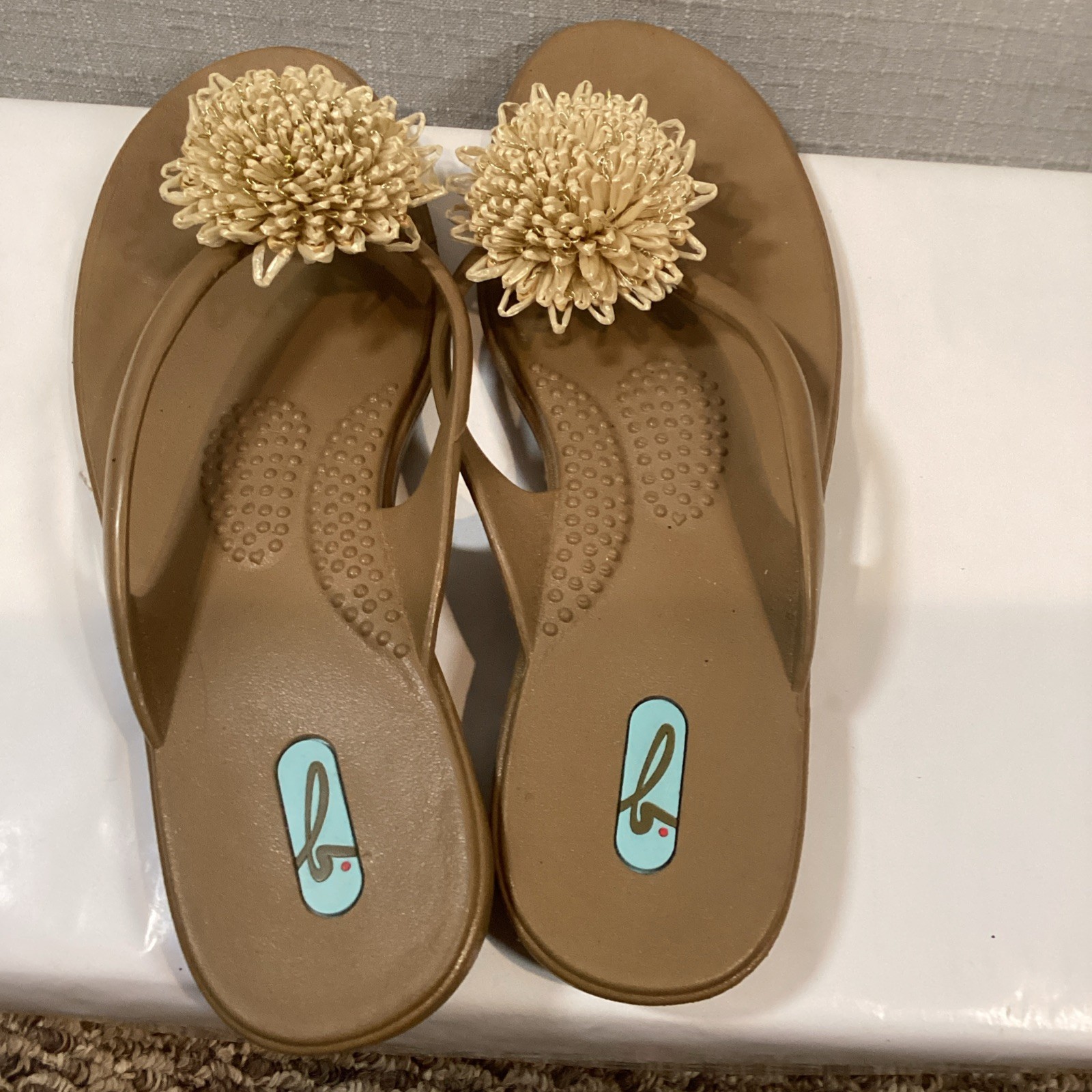 Oka-b Alyssa Aged Gold Flower Toe Slide Sandal Size ML