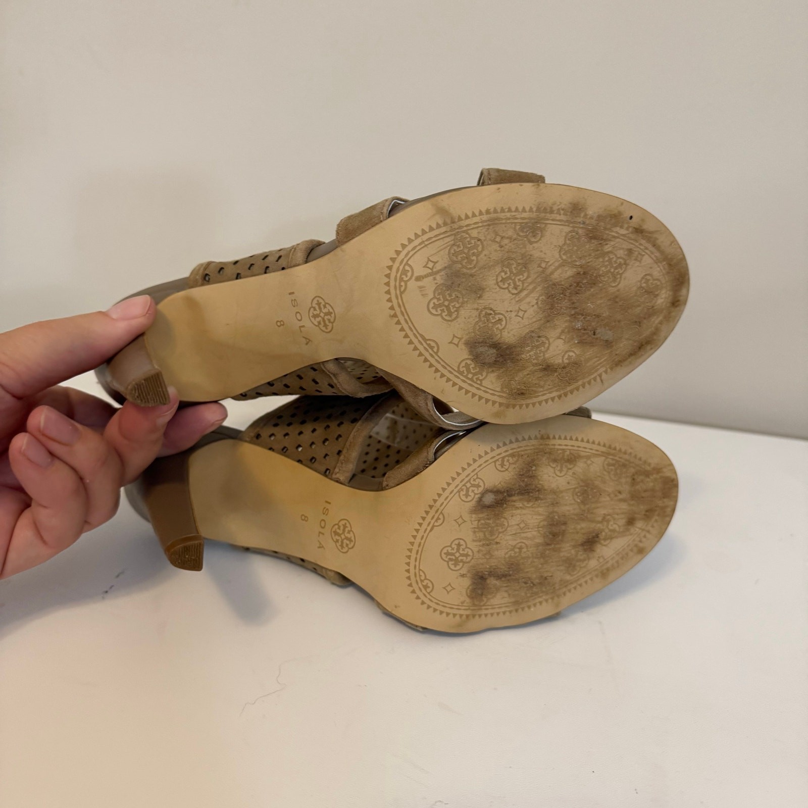 Isola Heels Size 8 Tan Boho Suede Casual Party Boho Summer Versatile Eveningwear