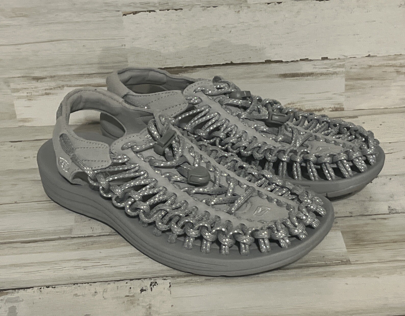 Keen Women’s Uneek Silver drizzle Sparkle 7.5 Sandals Shoes Sparkly EUC Shiny