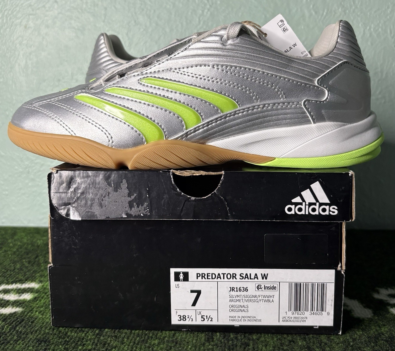 US Women’s 7/Men 6 – Adidas Predator Sala «Silver Metallic Signal Green» JR1636