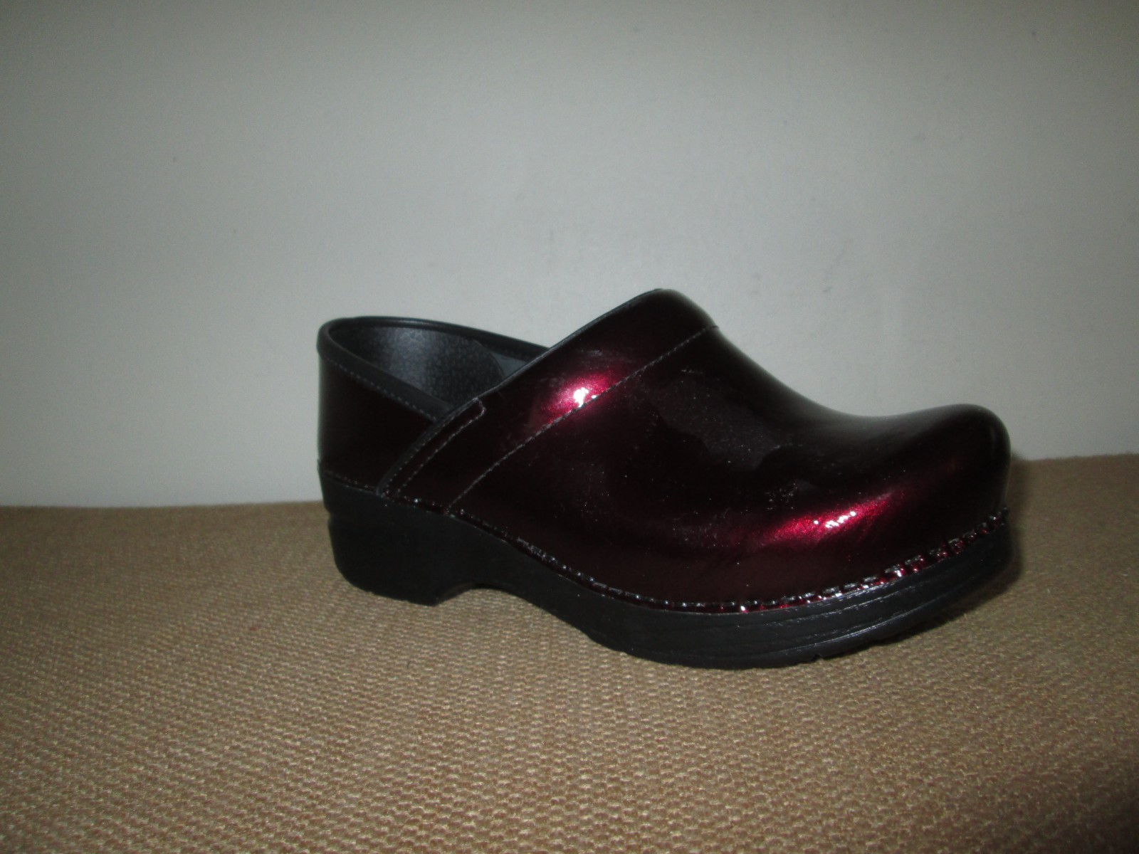 Women’s DANSKO Burgundy Patent Leather Closed Back Professional Clogs ~ 37; 7