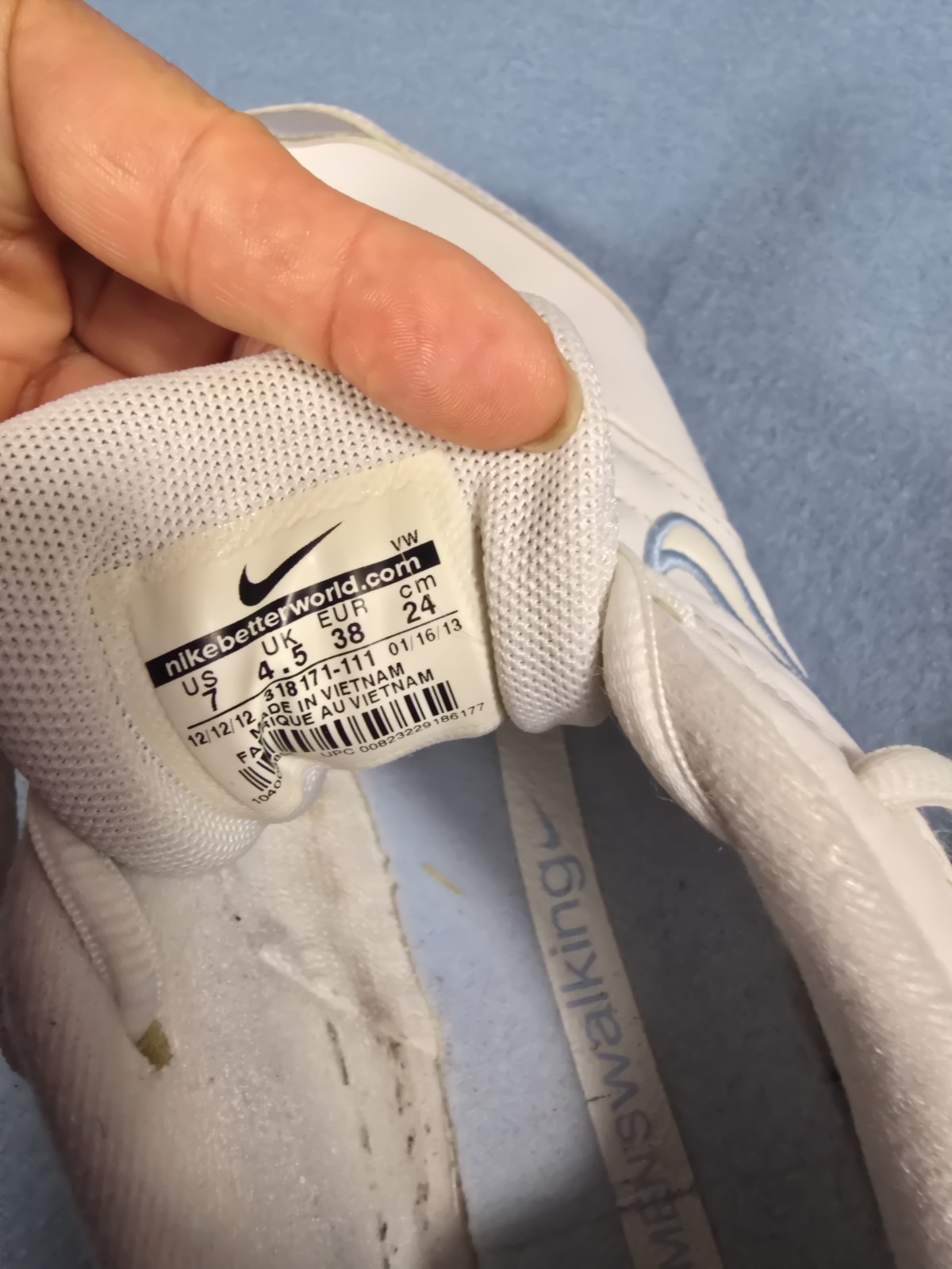 Nike White Rolling Rail Blue Embroidered 2013 Women’s Size 7