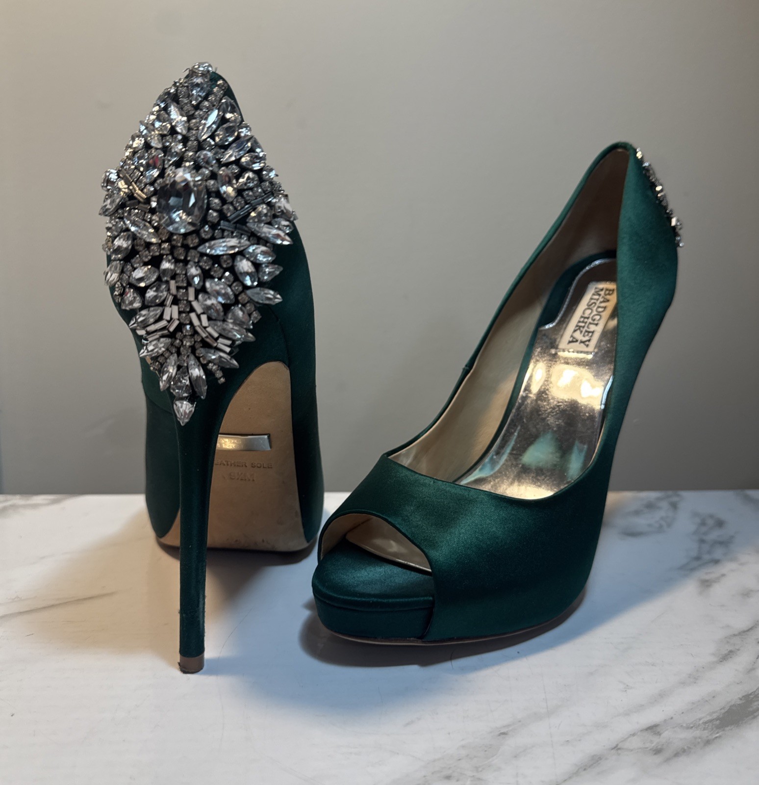 BADGLEY MISCHKA Emerald Green Kiara Embellished Satin Peep-toe Pump Size 9.5