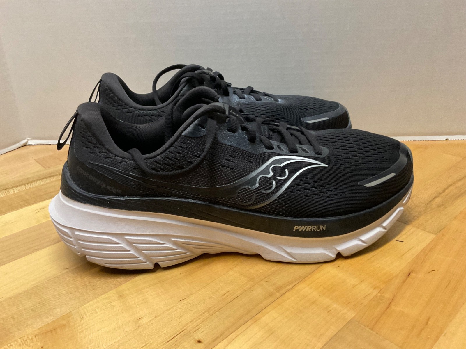 Saucony Guide 18 Womens Size 9.5 XW Wide Athletic Running Shoes Sneakers