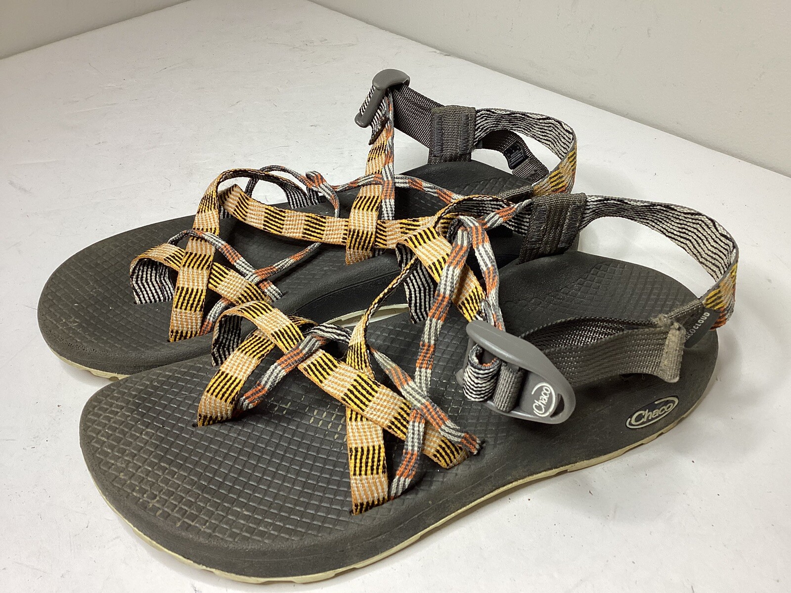 Chaco Z Cloud X2 Womens Size 9 Tan Multicolor Water Shoes Toe Loop Sandals