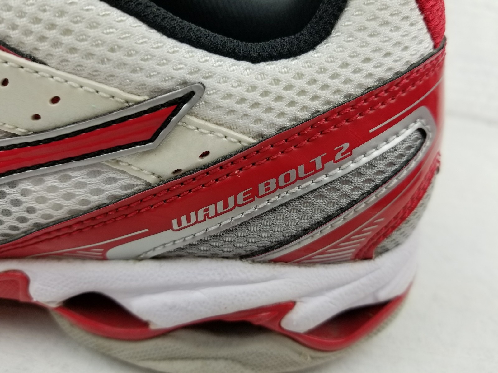Mizuno Wave Bolt 2 Women’s Running/Walking Althletic Shoes SZ 9.5