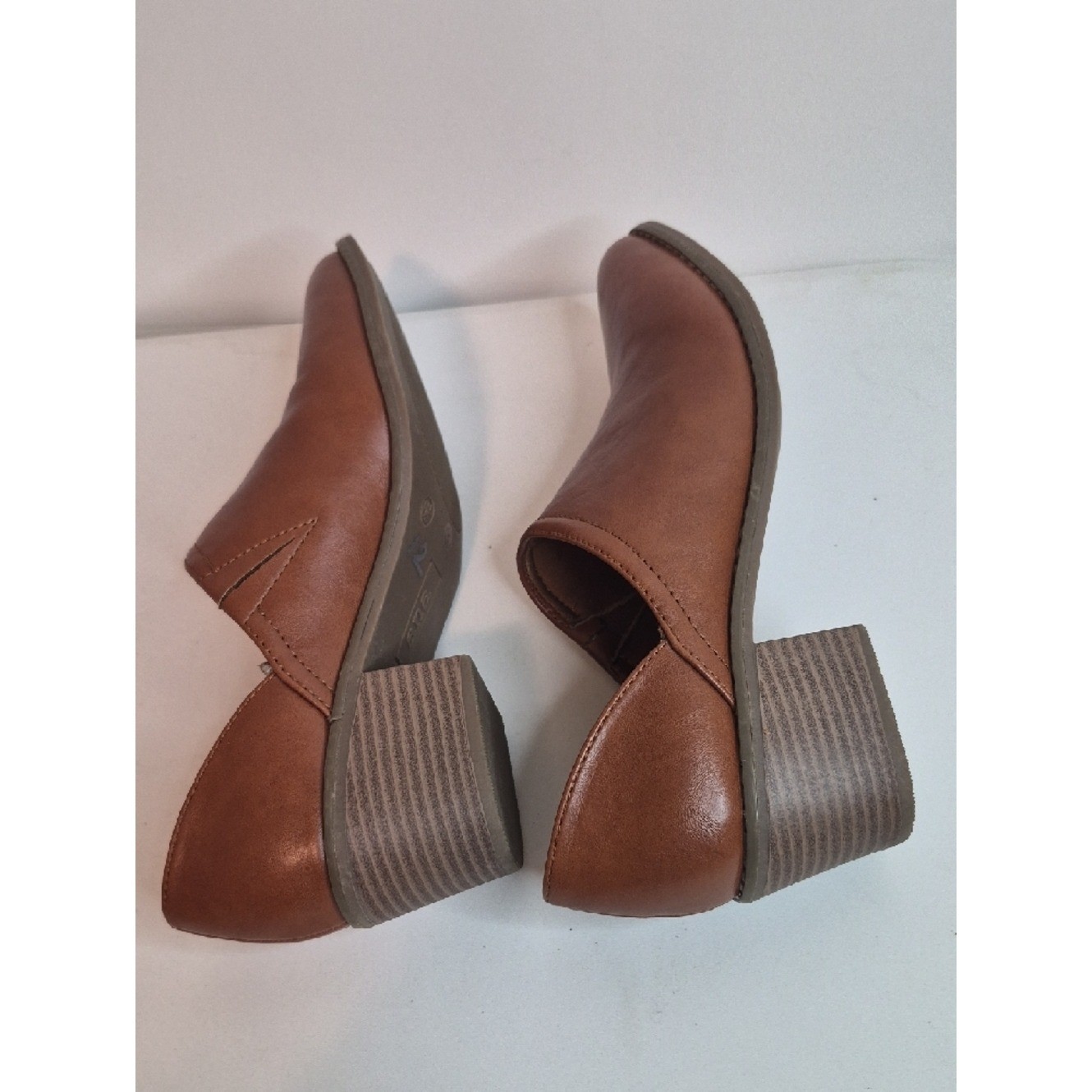 a.n.a Amity Cognac Women’s Brown Leather Slip-On Size 8.5M