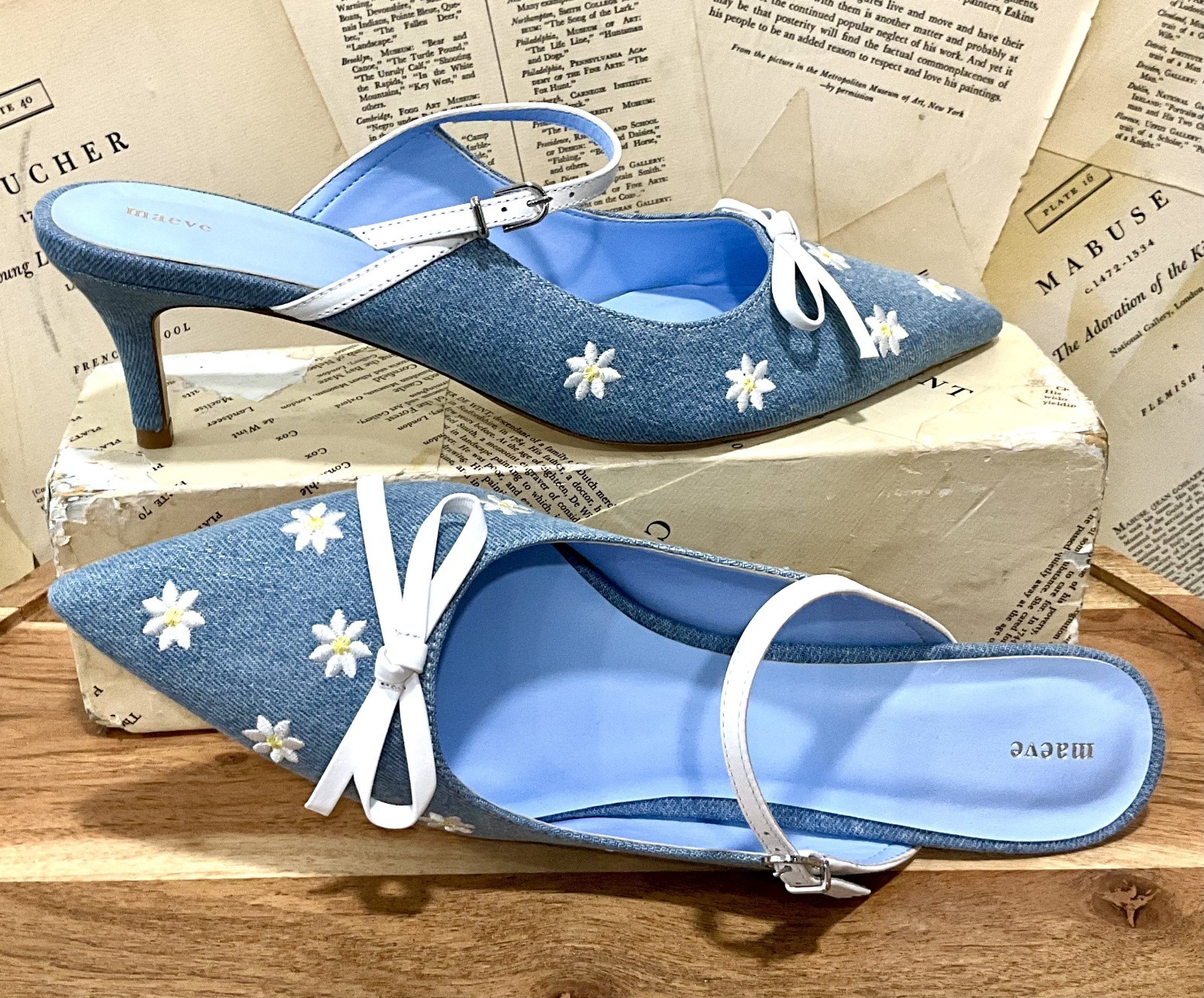 Anthropologie Maeve Bow Kitten Heel Mules Demin White Daisy Embroidery 10 NEW