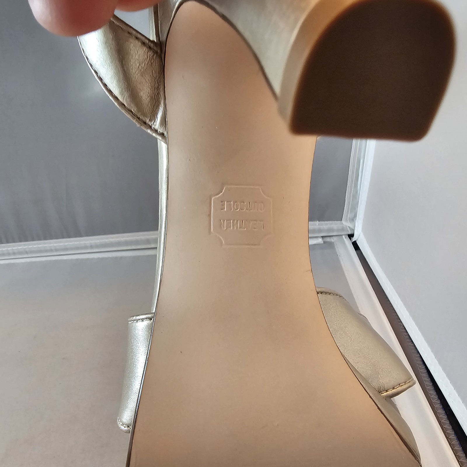 ISAAC MIZRAHI for Target Size 12 Erin Leather Outsole Man Made Upper Made China