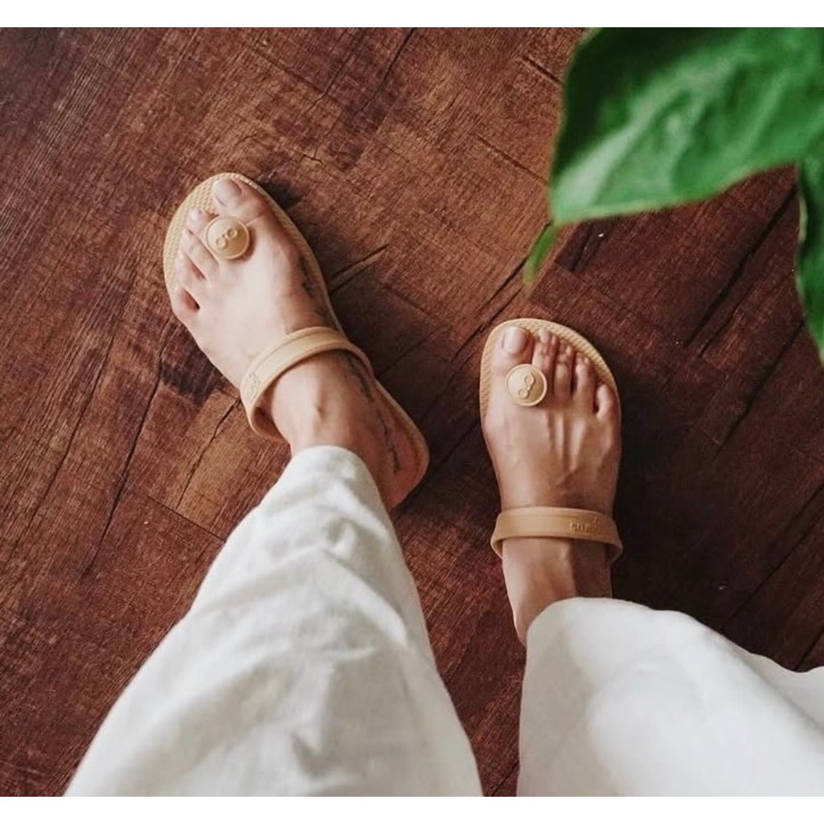 Gurus Natural Rubber Flip Flop Sandals Beige Cream Women’s Size 5 / Small