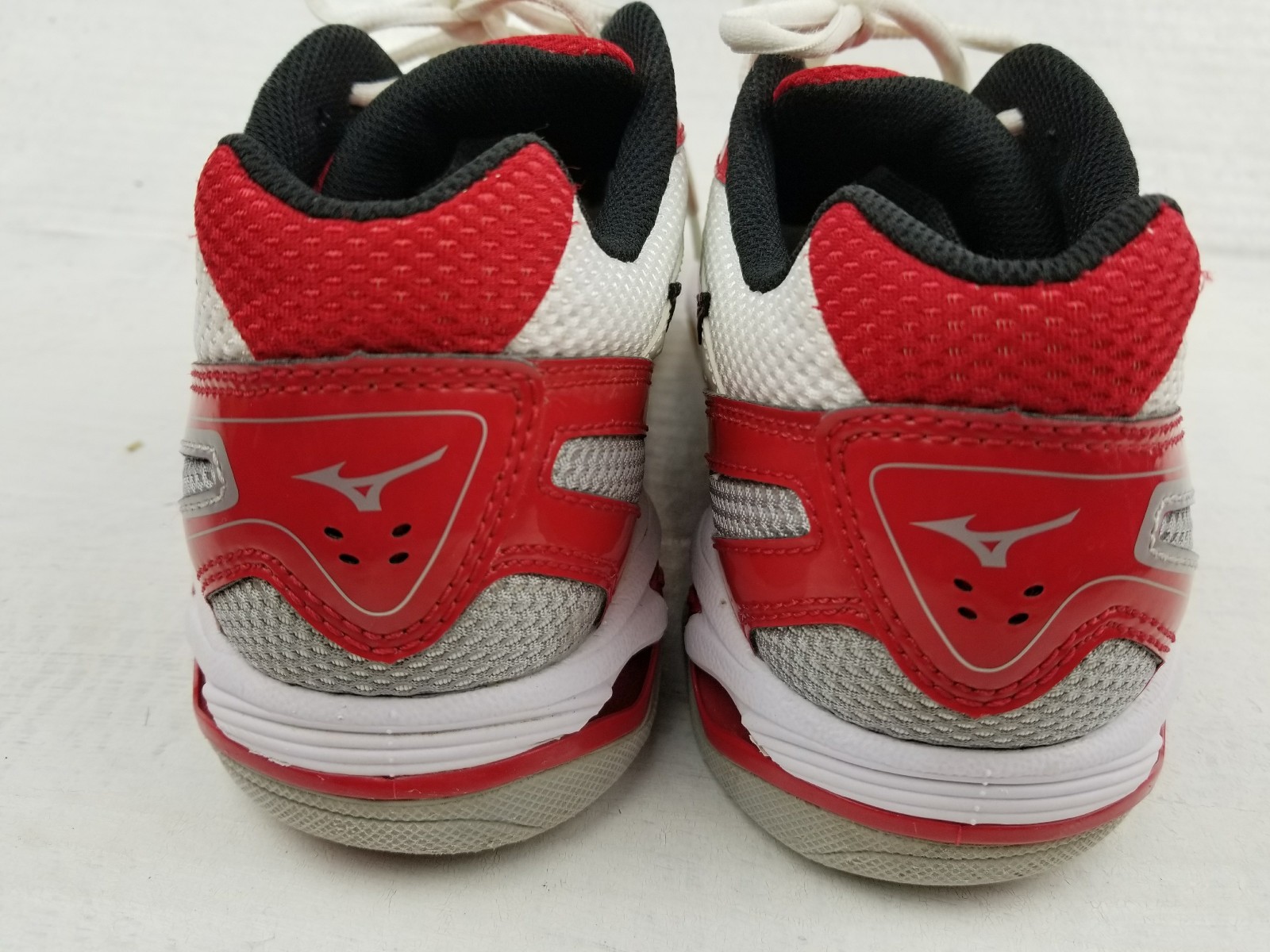 Mizuno Wave Bolt 2 Women’s Running/Walking Althletic Shoes SZ 9.5