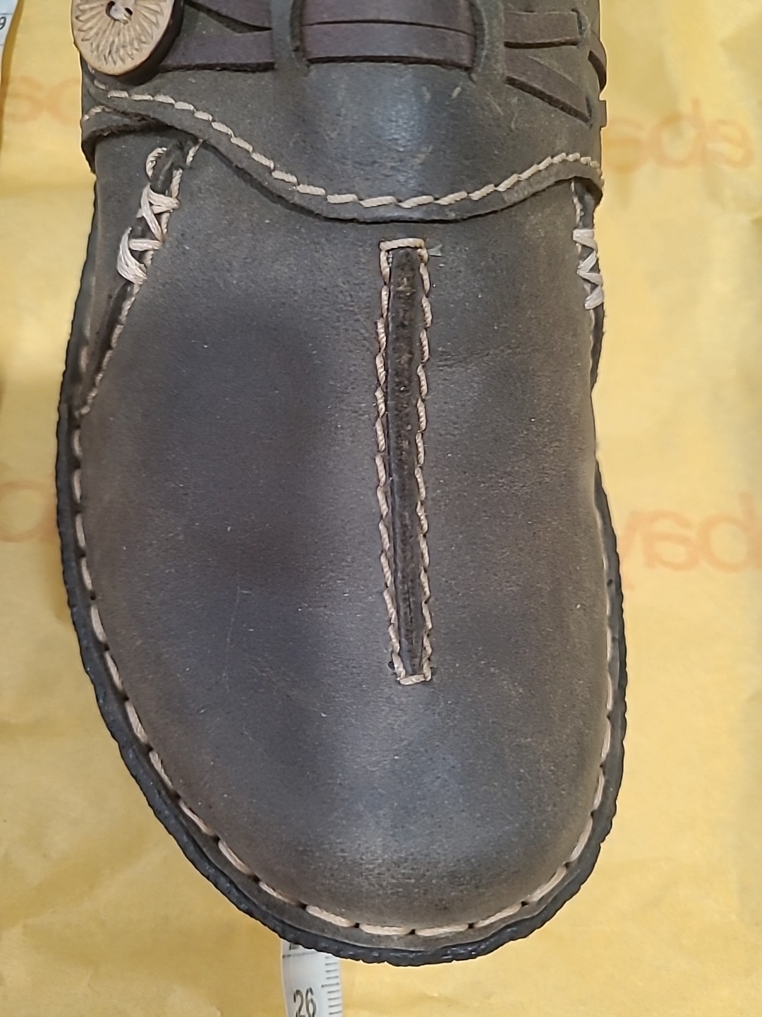 Clarks Artisan Brown Leather SlipOn Stiched Button detail Mules Clogs Boho 8.5M