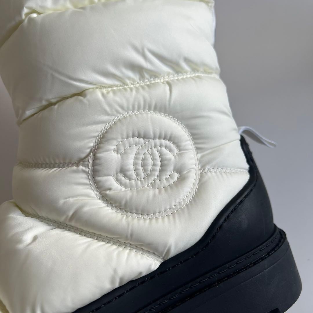 CHANEL Cocomark Embroidered Logo Quilted Down Snow Boots