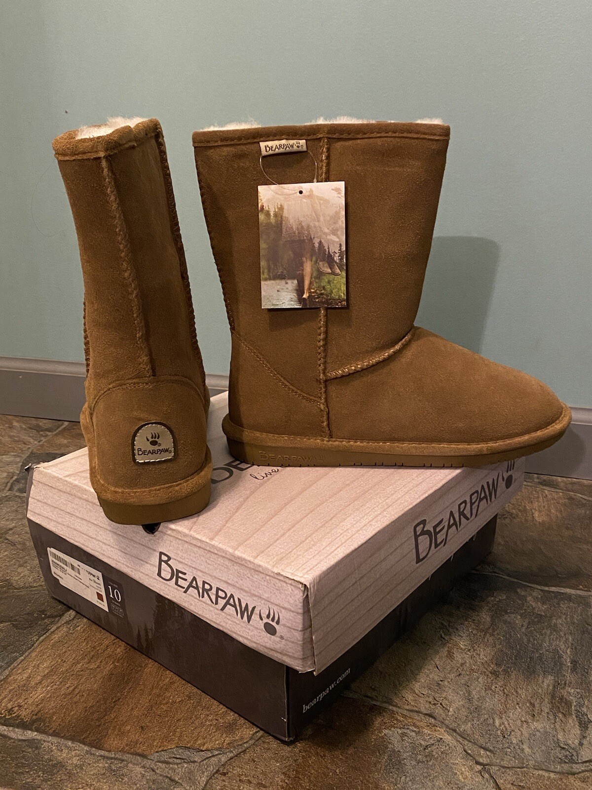 New w/ Box Bearpaw Women’s Emma Short 608W, Hickory II 220, Size 10