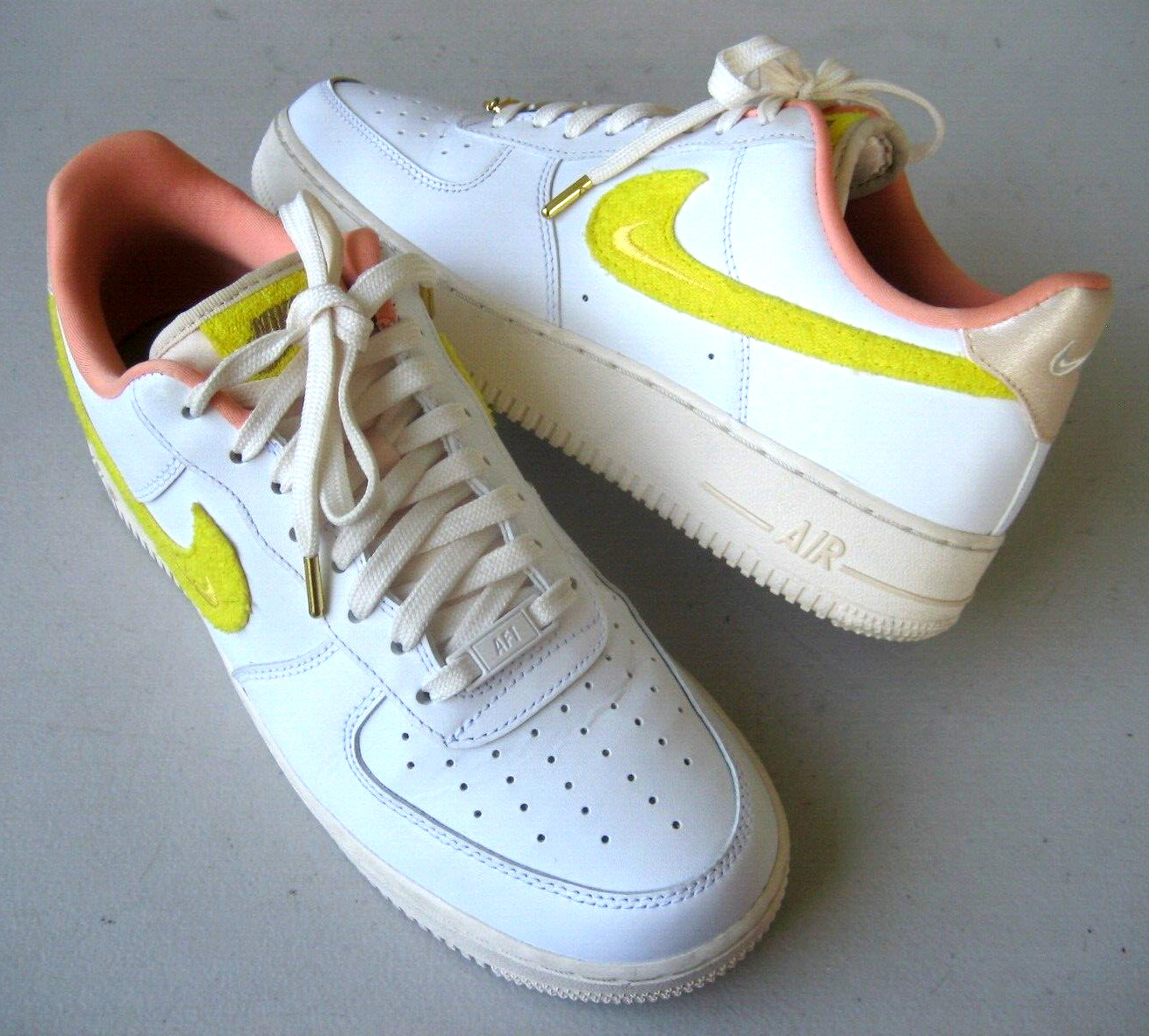Nike Air Force Size 10 Mama White Sneaker DV2183 Women Size 10 Excellent $119