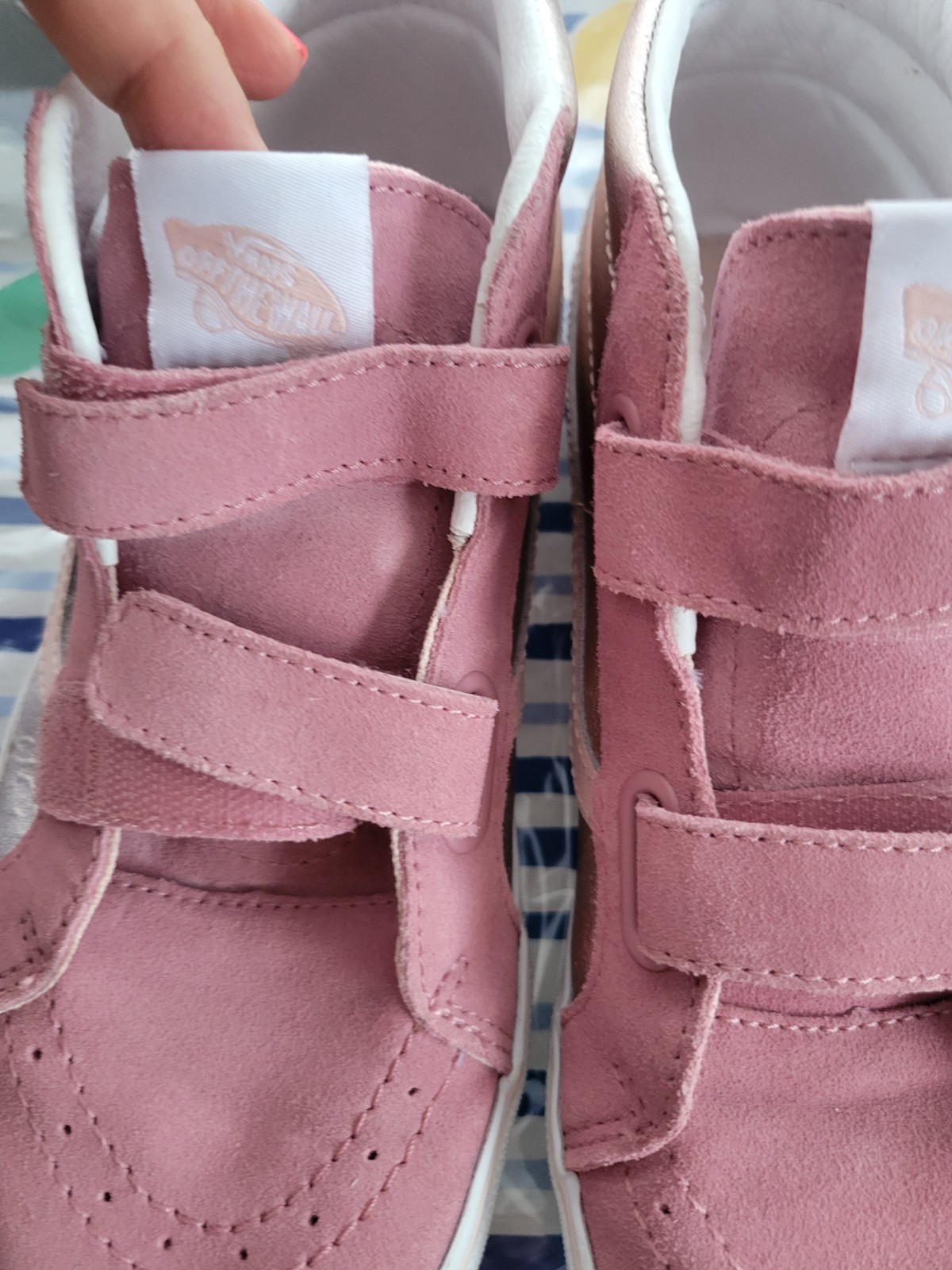 Vans women’s size (7) color pink two tone metallic