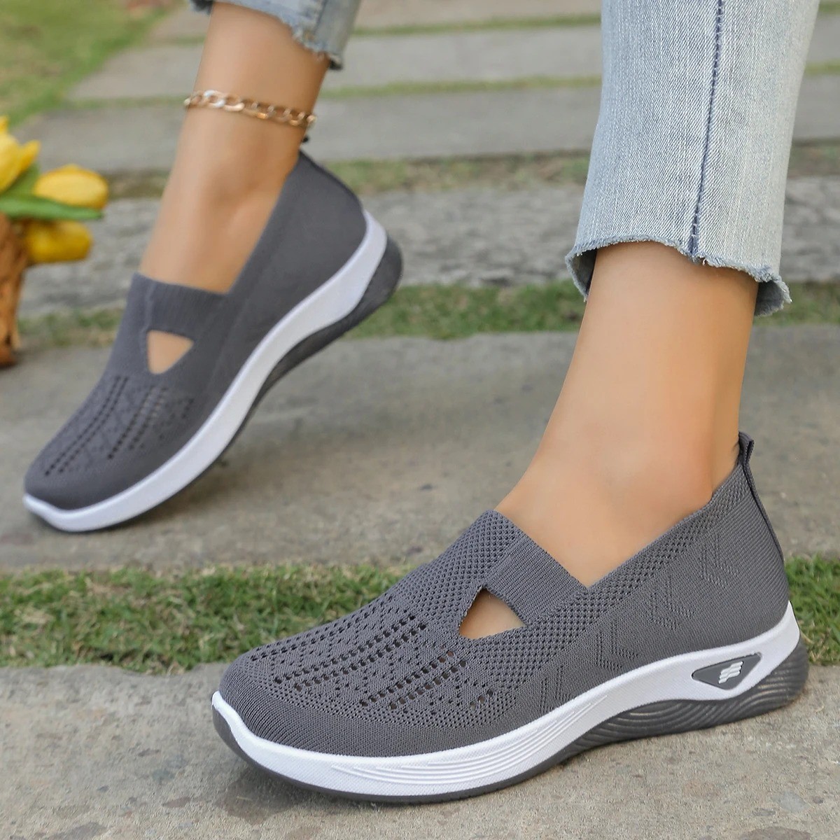Women’s Casual Sneakers Lightweight Flat Walking Shoes for All Seasons Style